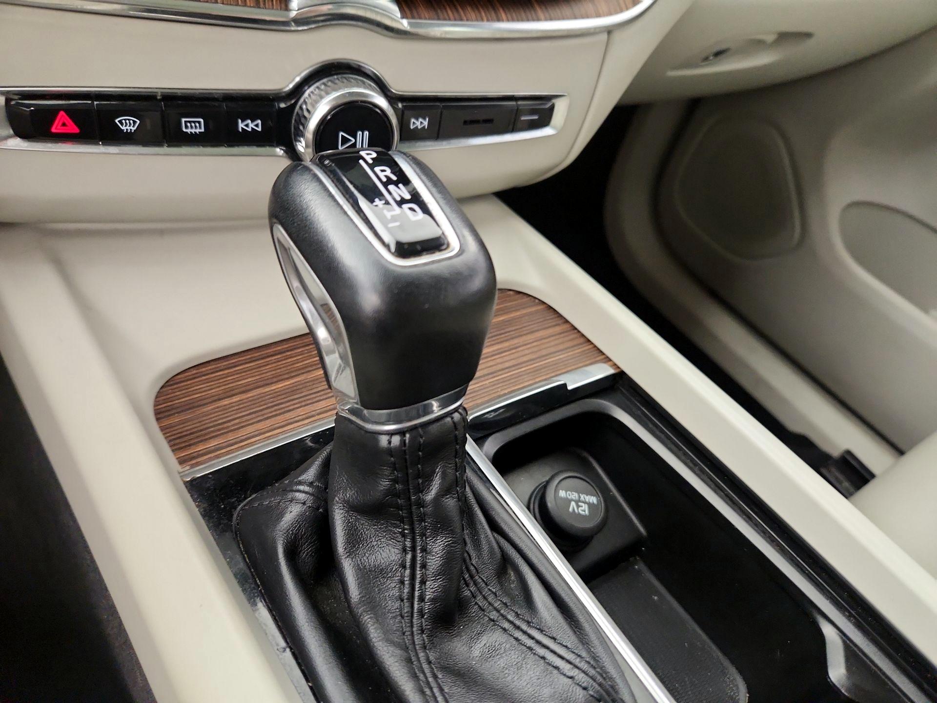 Thumbnail: 2020 Volvo XC60 - 15