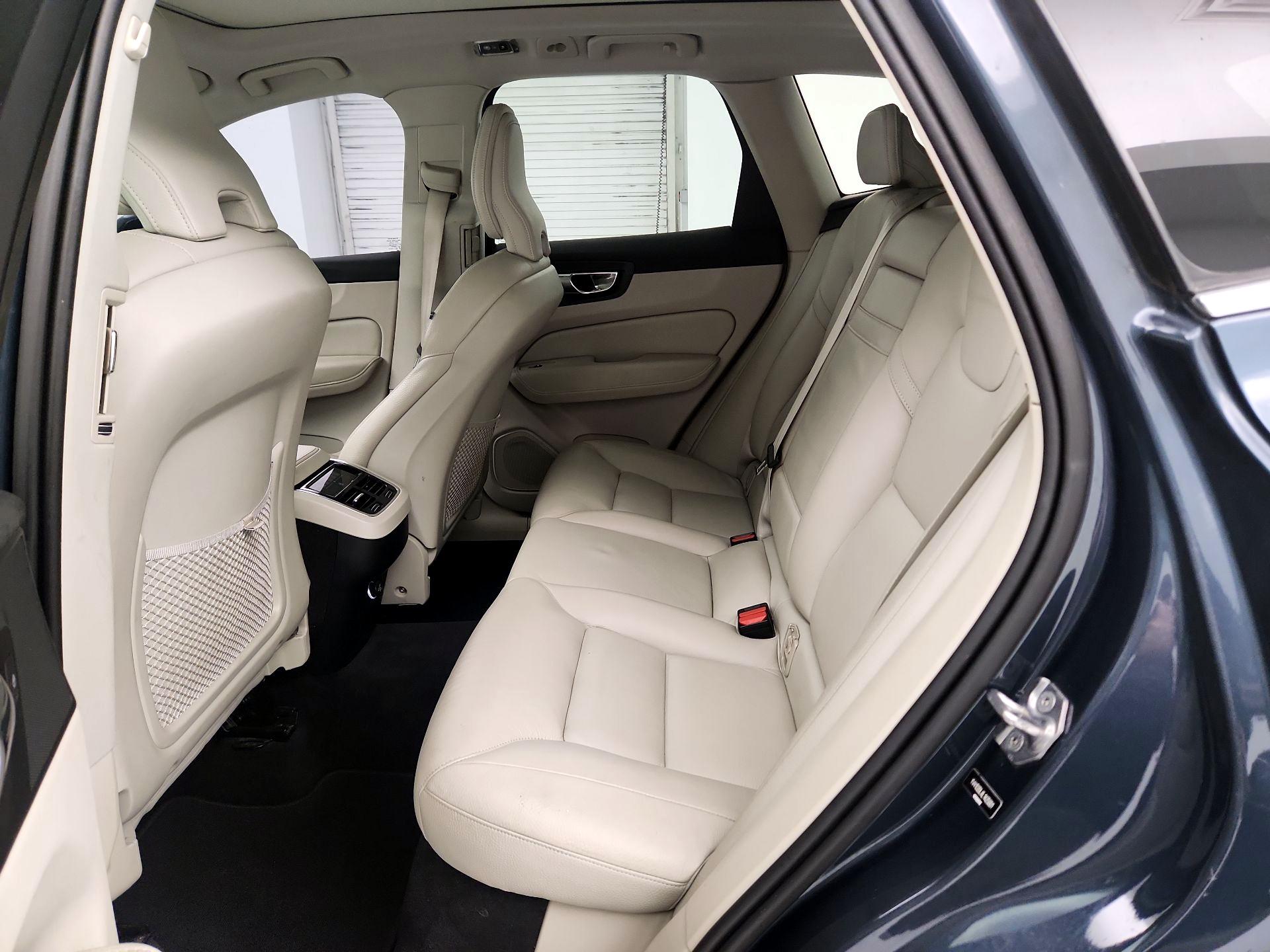 Thumbnail: 2020 Volvo XC60 - 17