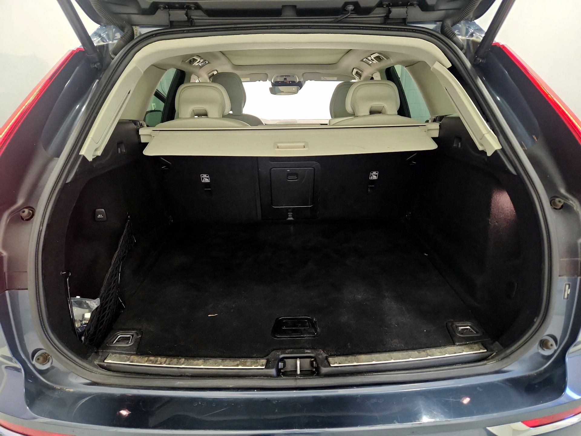 Thumbnail: 2020 Volvo XC60 - 18