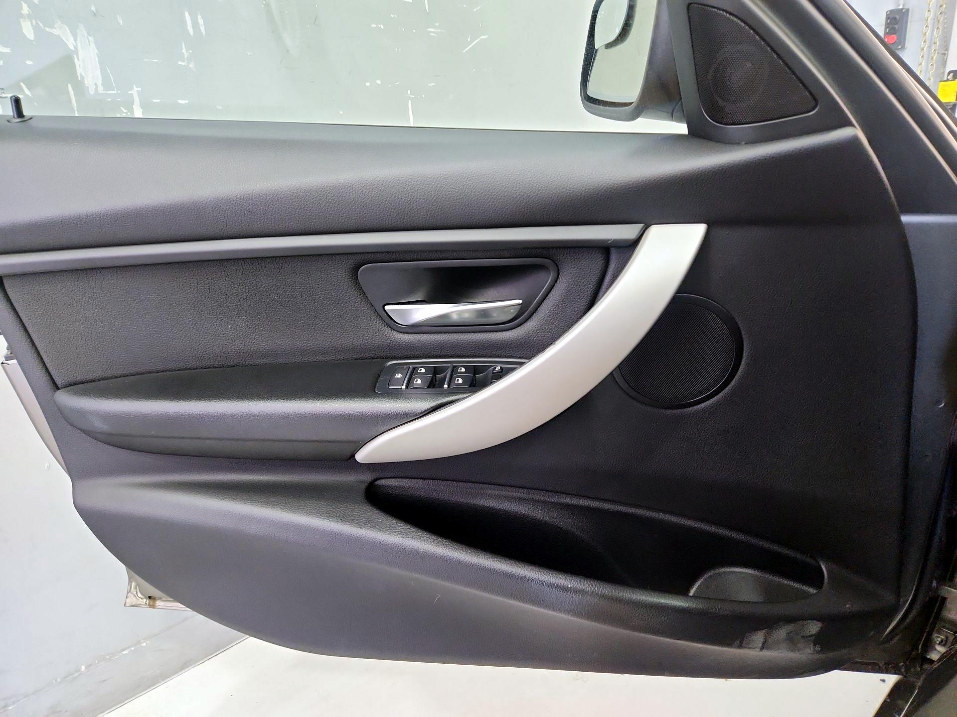 Thumbnail: 2018 BMW 3 Series - 12