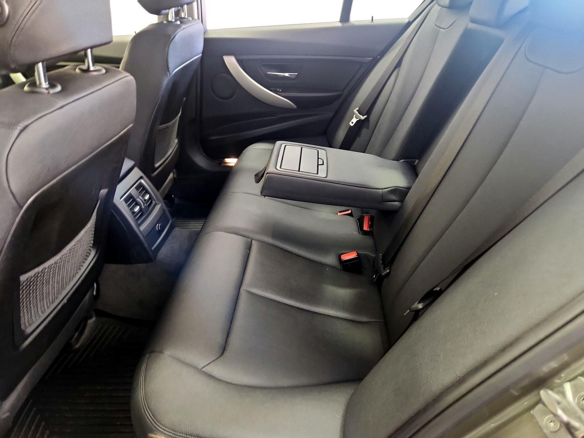 Thumbnail: 2018 BMW 3 Series - 20