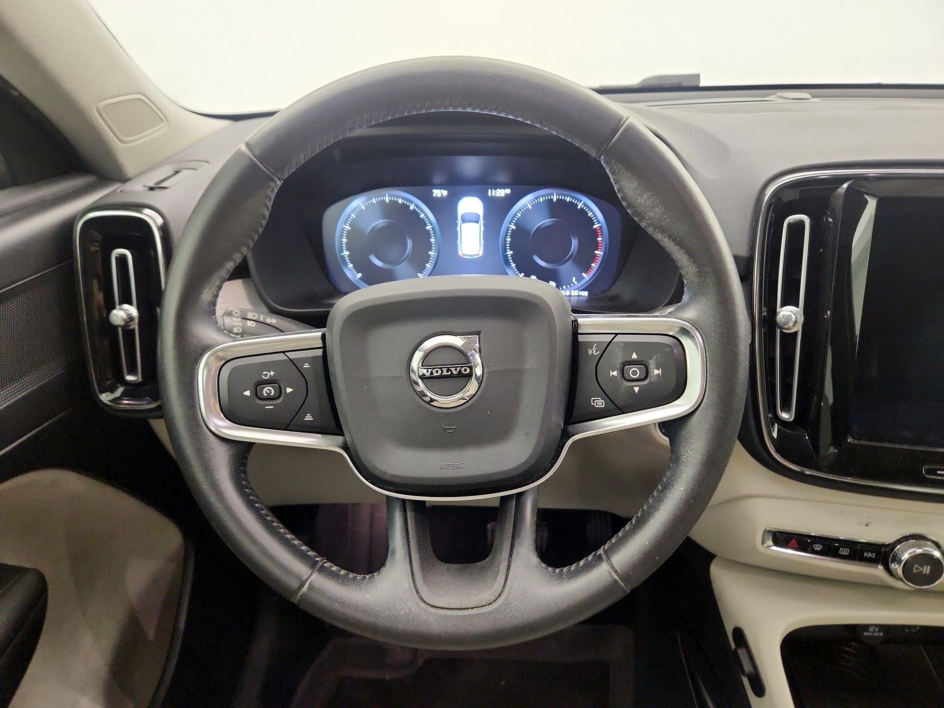 Thumbnail: 2019 Volvo XC40 - 10