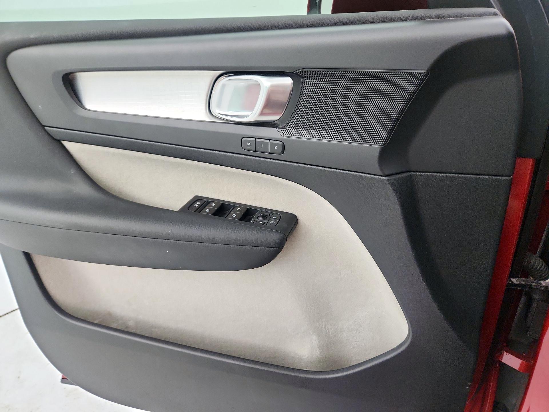 Thumbnail: 2019 Volvo XC40 - 12