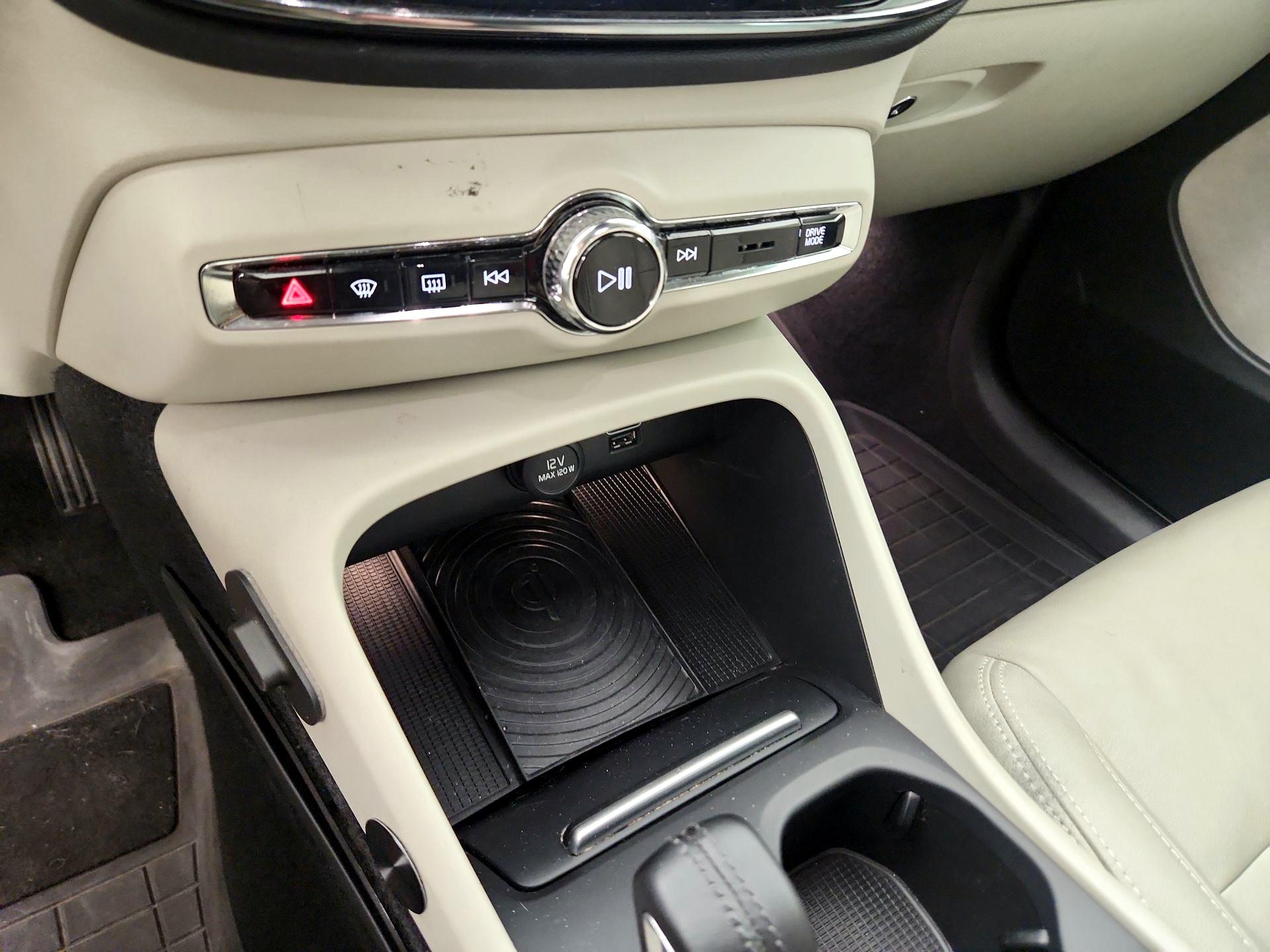 Thumbnail: 2019 Volvo XC40 - 14