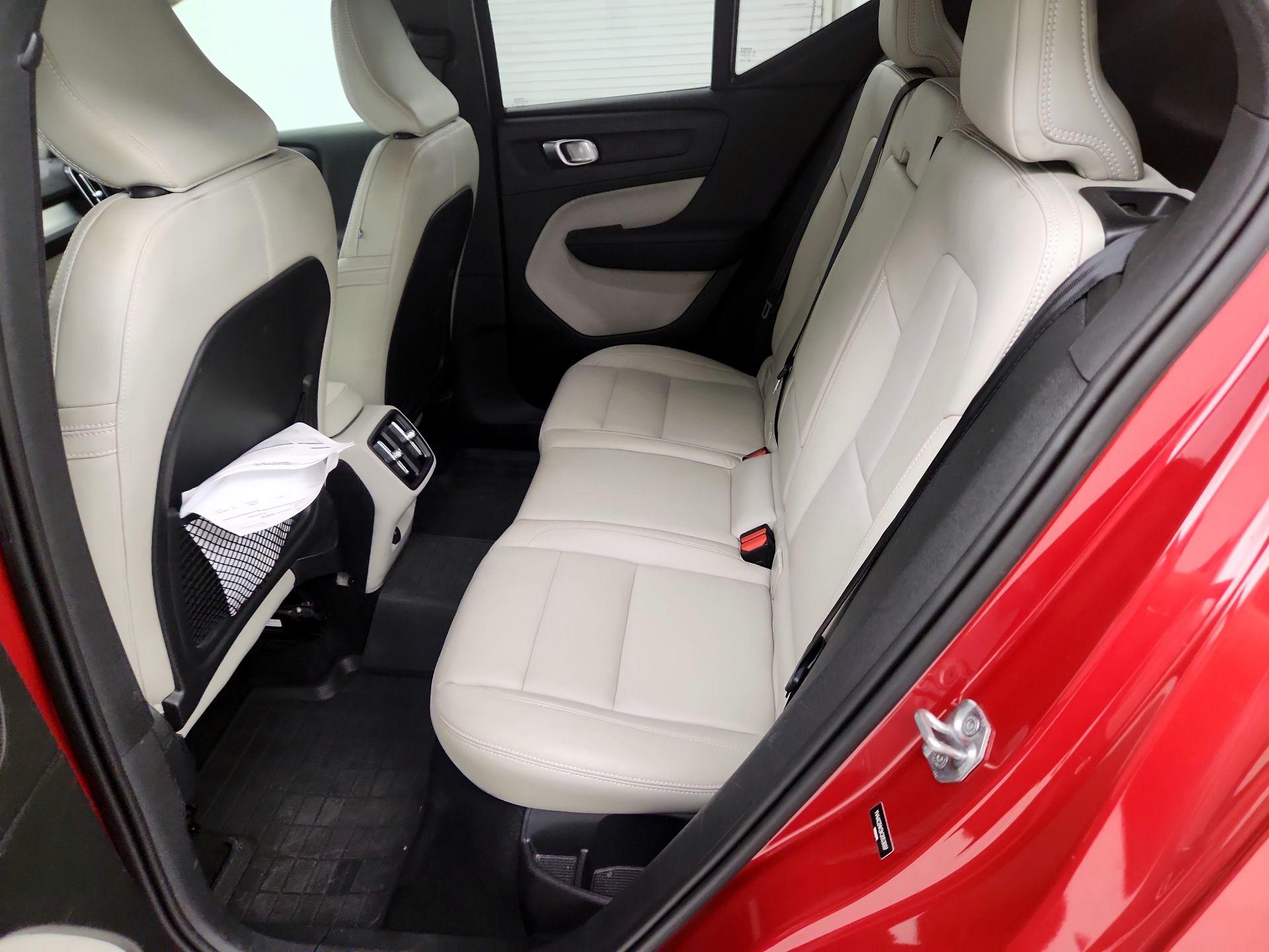 Thumbnail: 2019 Volvo XC40 - 16