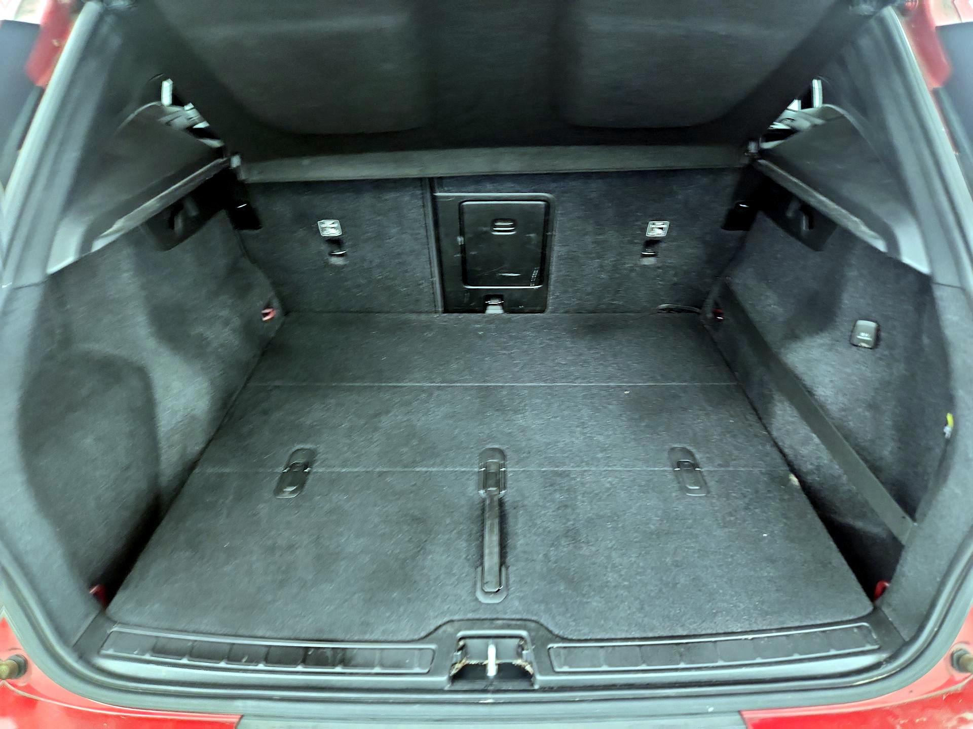 Thumbnail: 2019 Volvo XC40 - 17