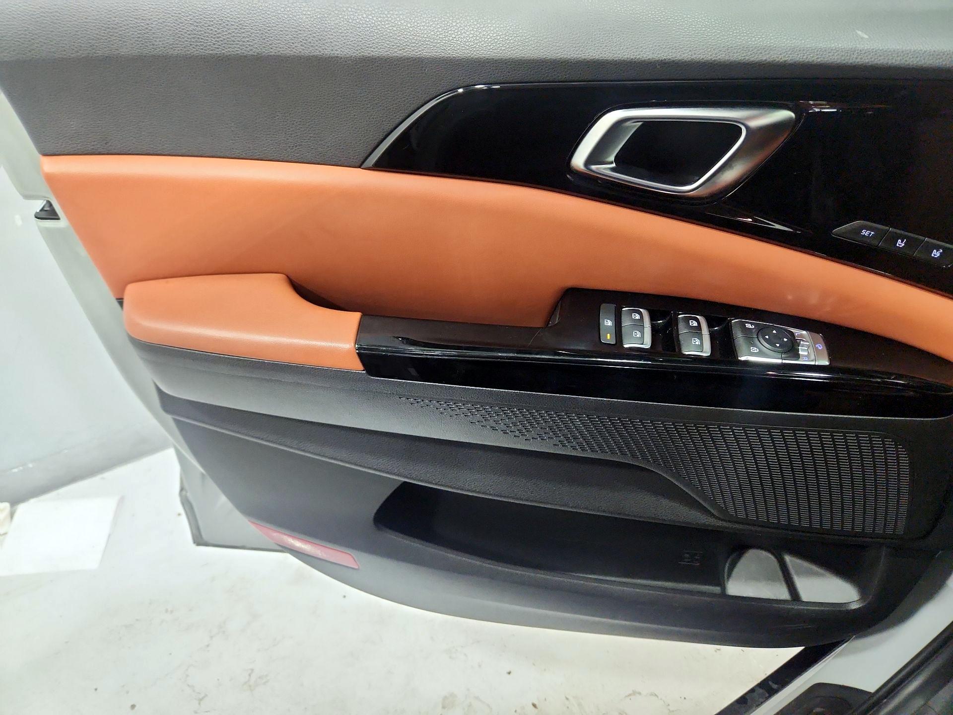 Thumbnail: 2022 Kia Carnival - 12