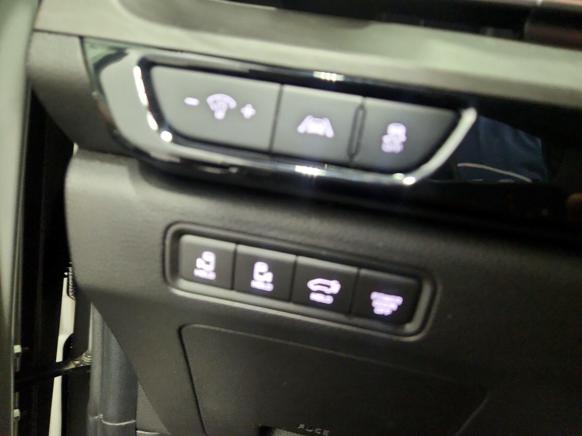 Thumbnail: 2022 Kia Carnival - 13