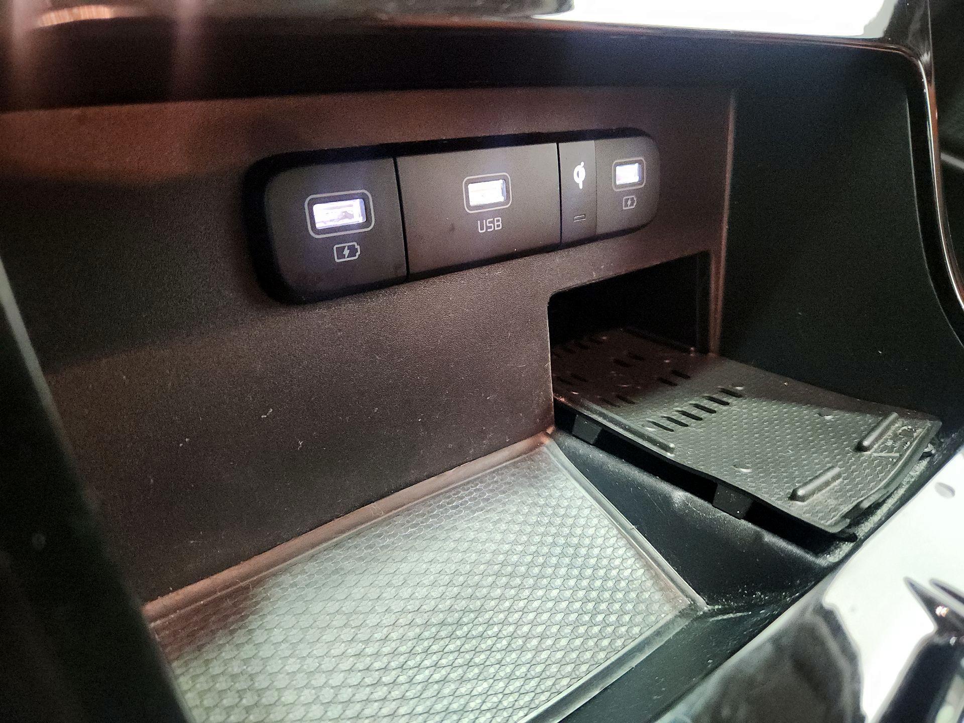 Thumbnail: 2022 Kia Carnival - 18