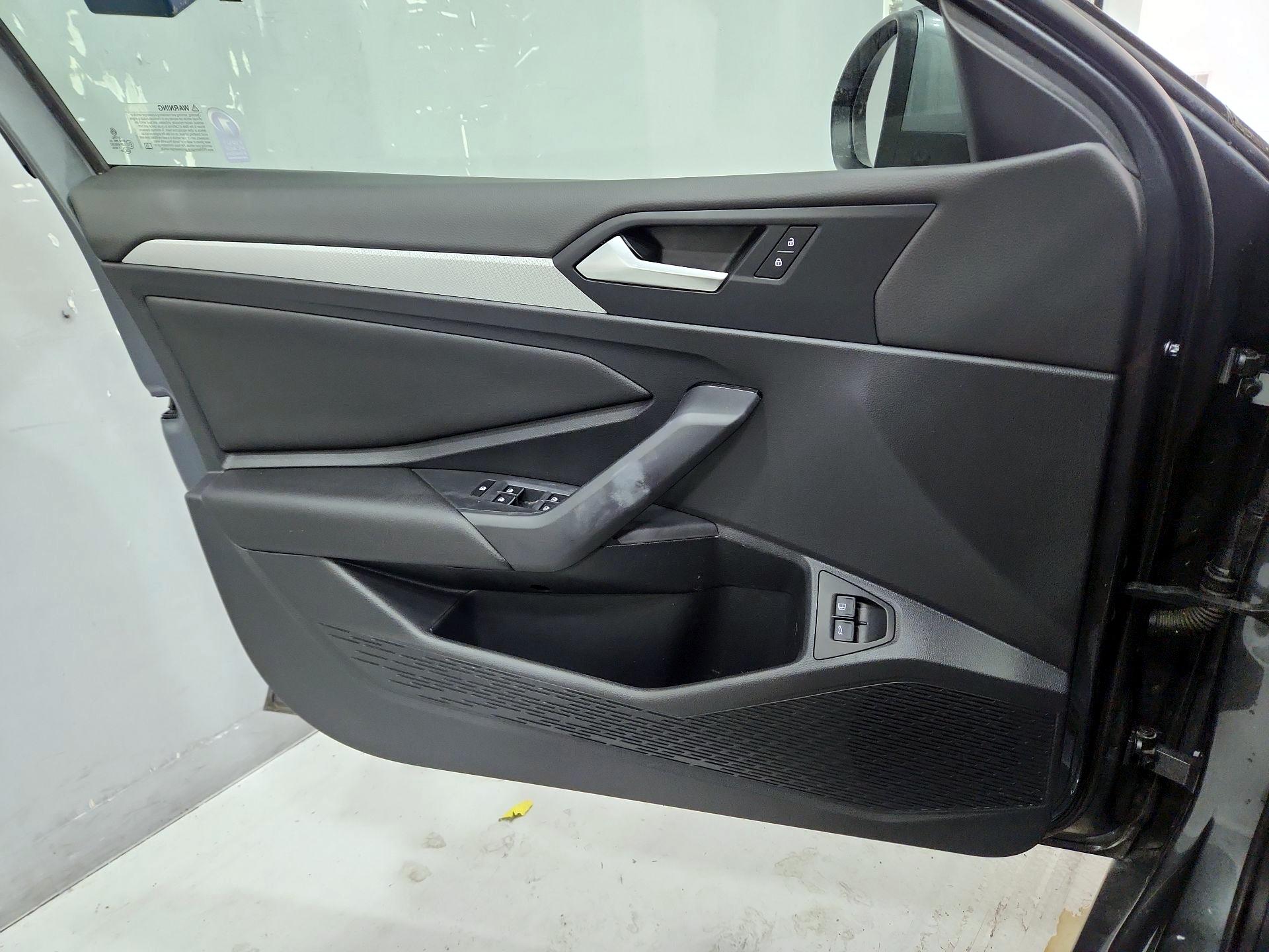 Thumbnail: 2021 Volkswagen Jetta - 12