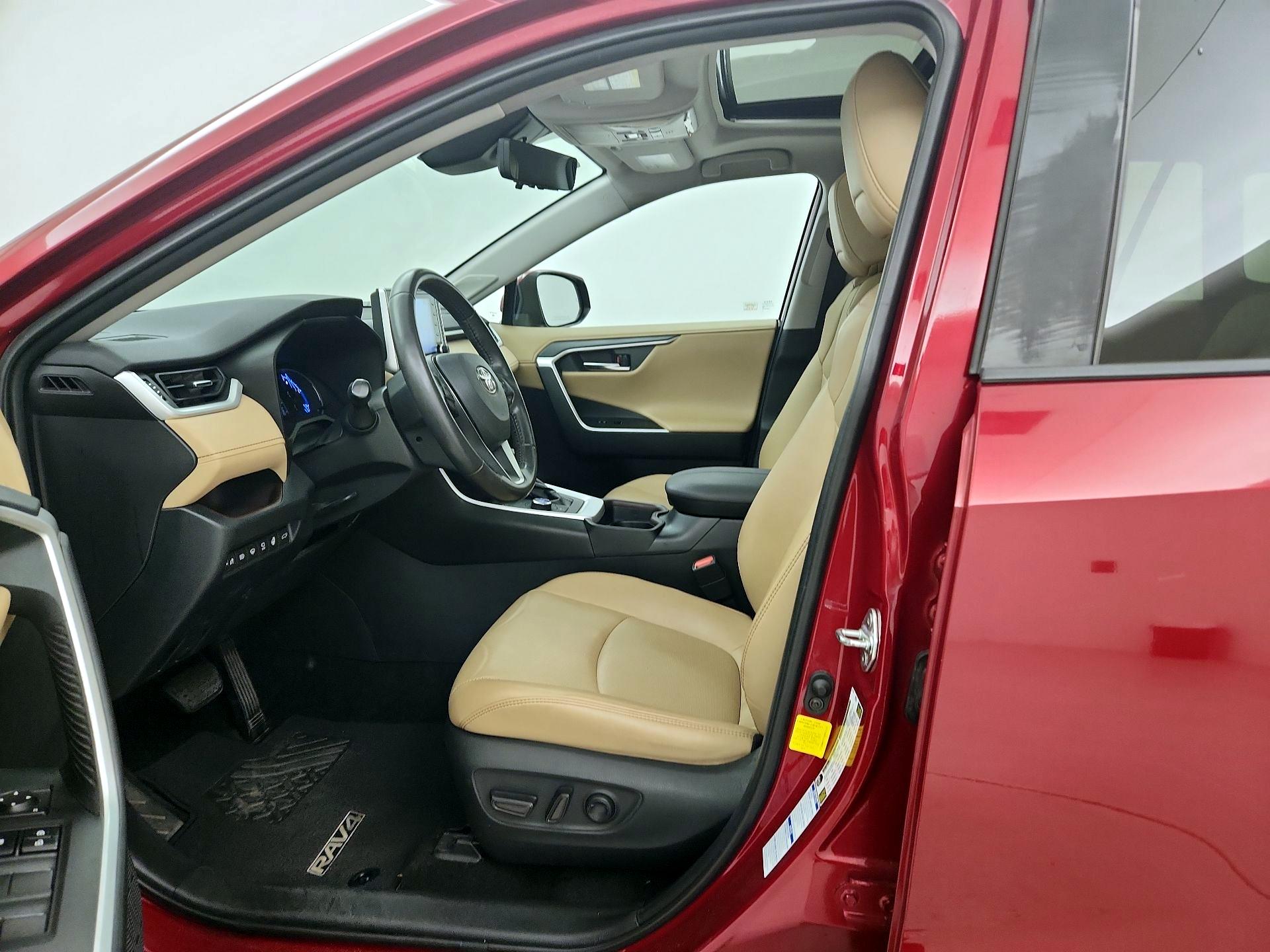 Thumbnail: 2020 Toyota RAV4 - 11