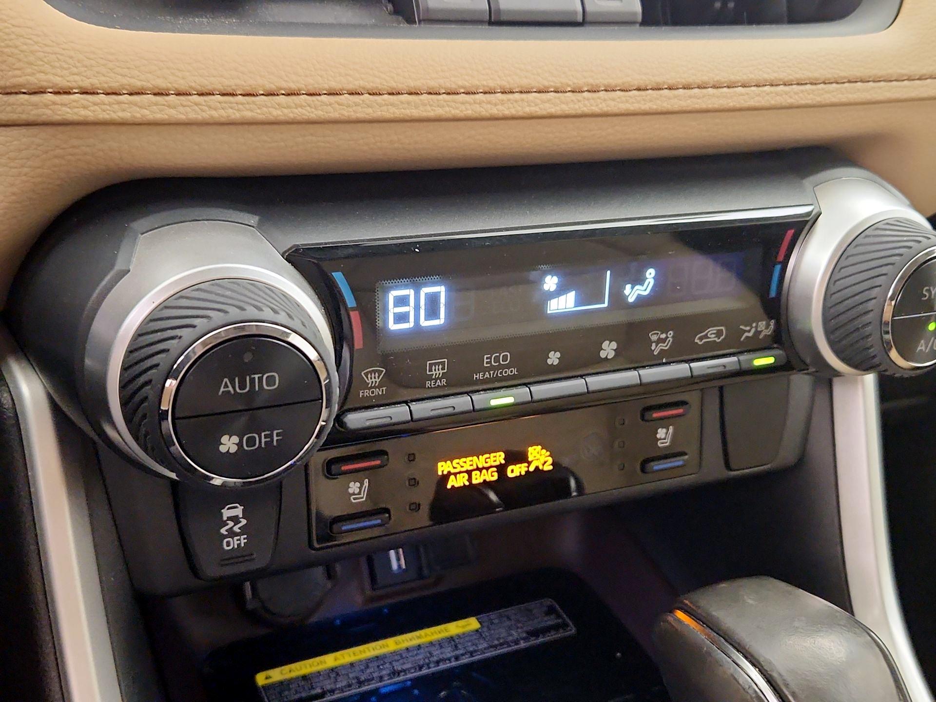 Thumbnail: 2020 Toyota RAV4 - 17