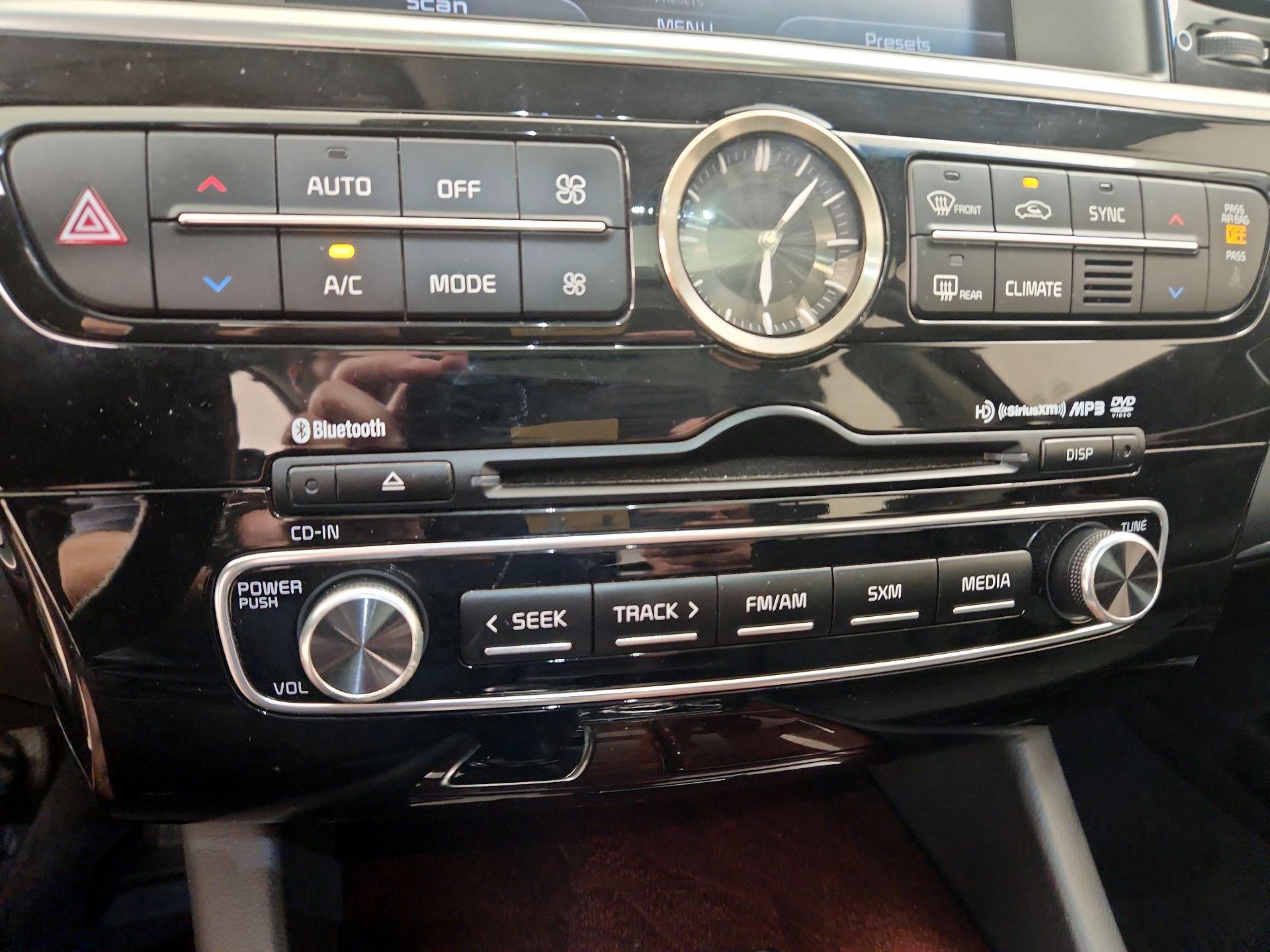 Thumbnail: 2015 Kia K900 - 17