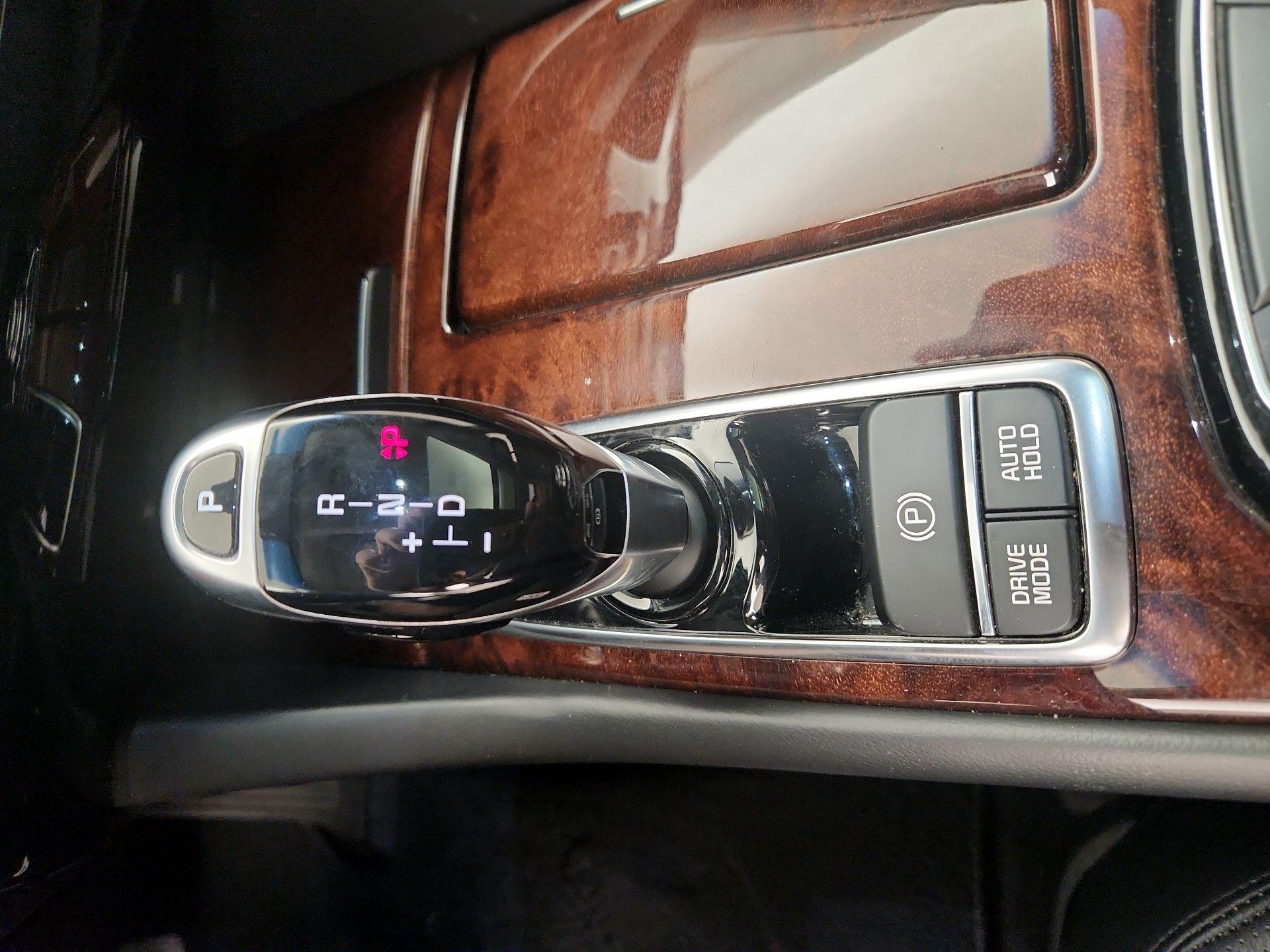Thumbnail: 2015 Kia K900 - 18