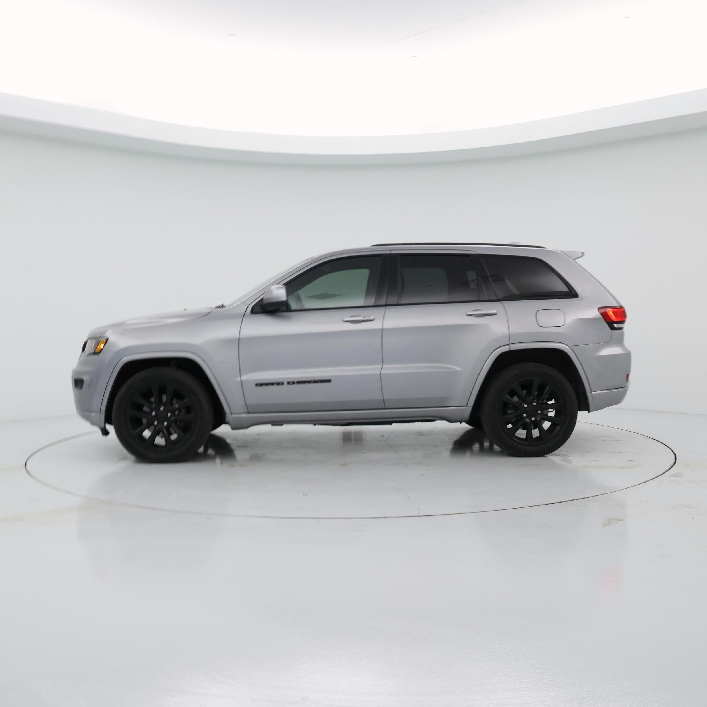 Thumbnail: 2018 Jeep Grand Cherokee - 3