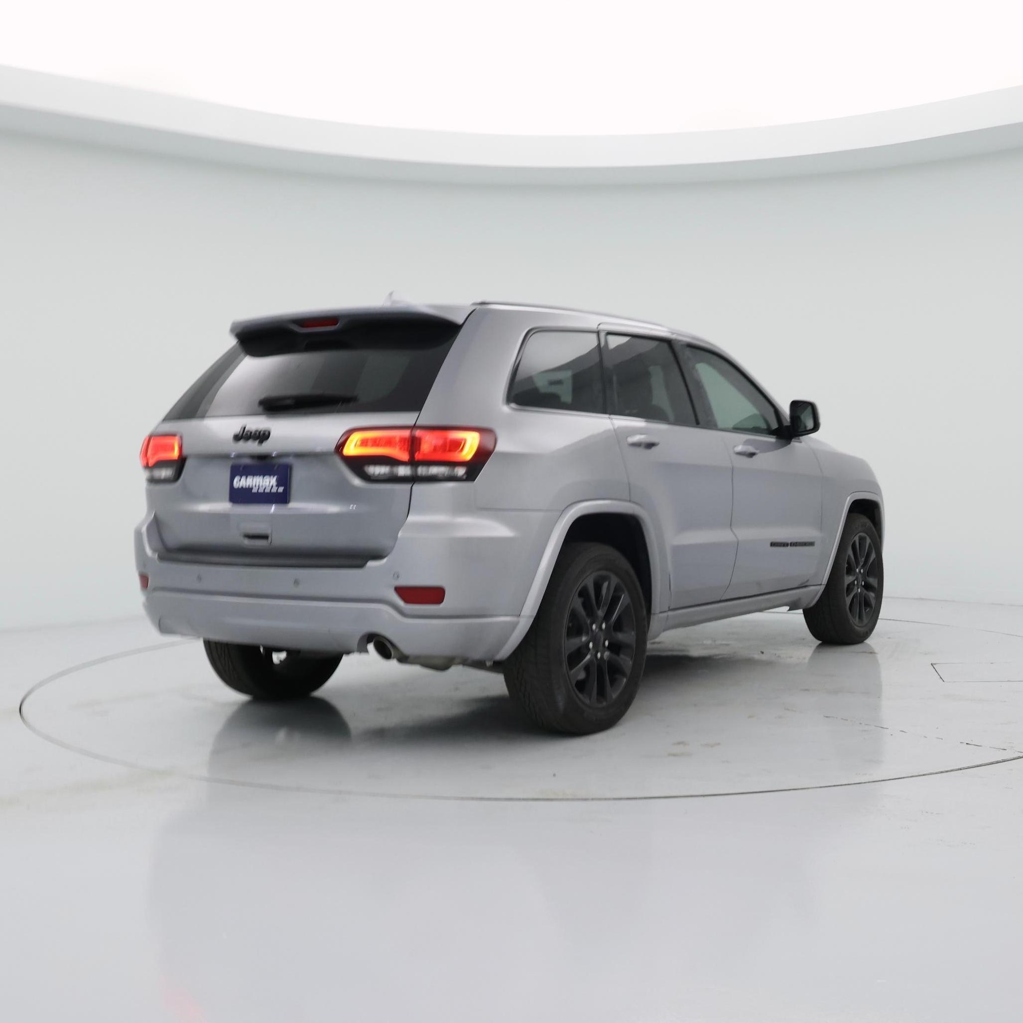 Thumbnail: 2018 Jeep Grand Cherokee - 8