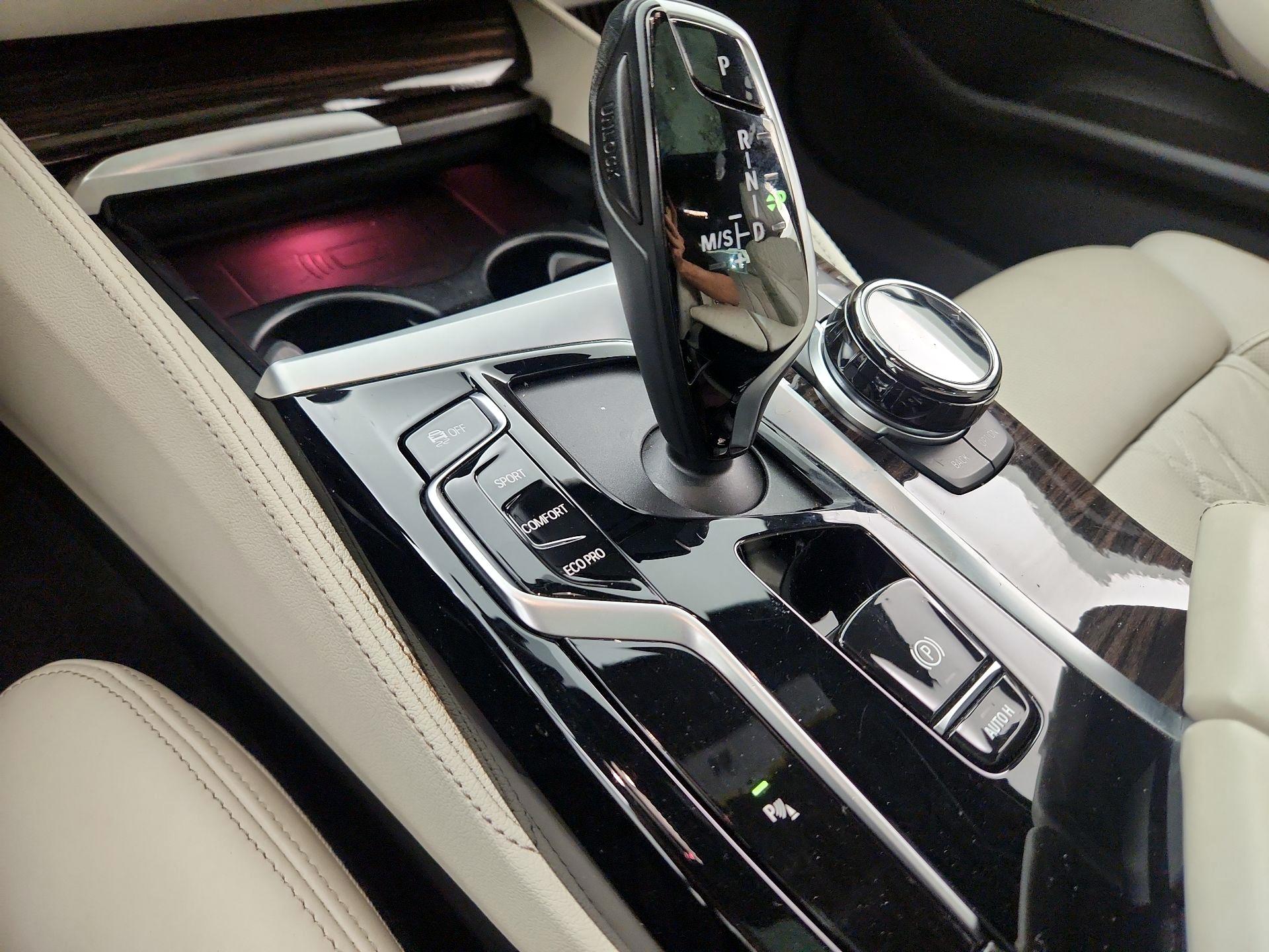 Thumbnail: 2022 BMW 5 Series - 18