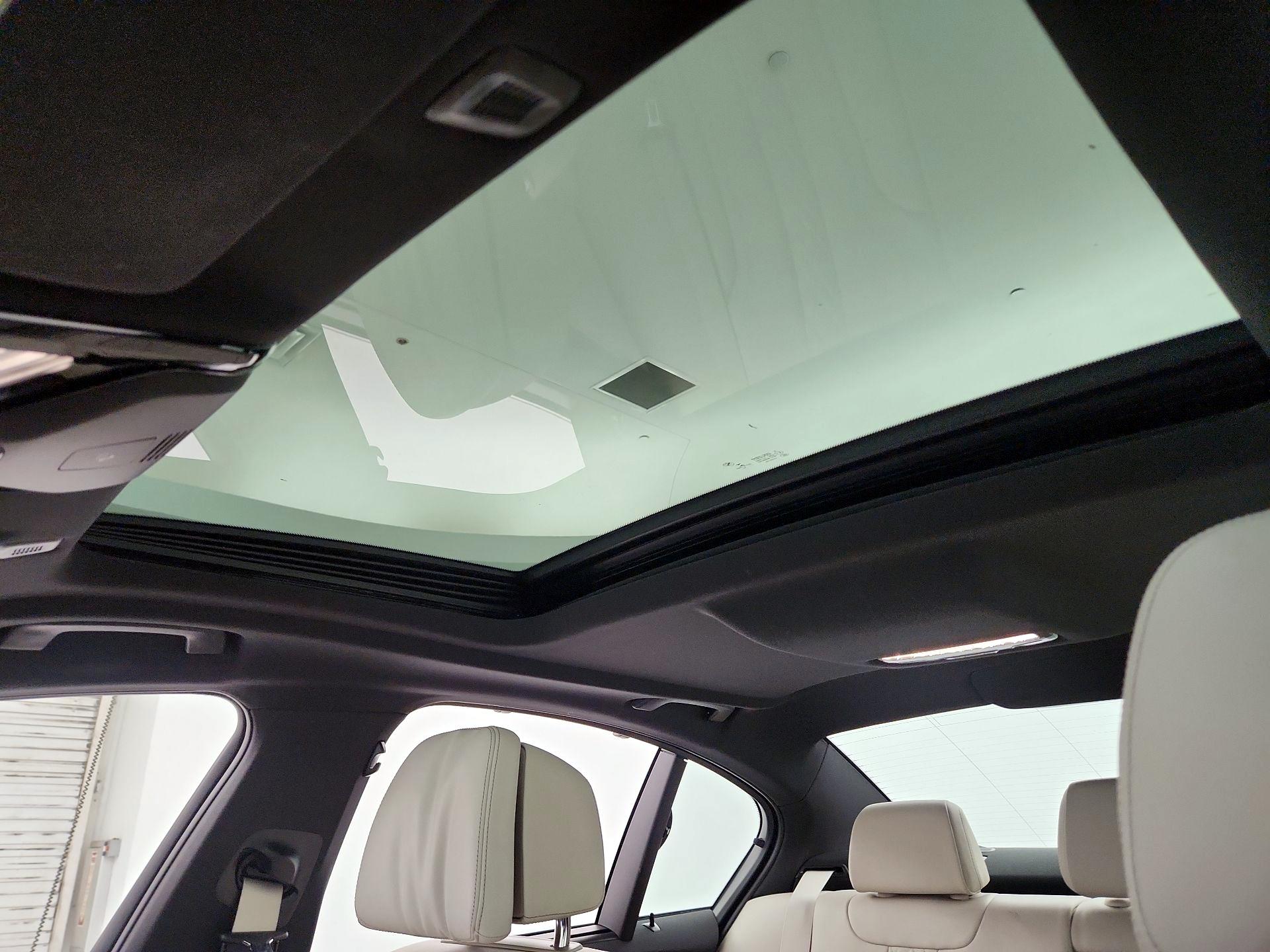 Thumbnail: 2022 BMW 5 Series - 20