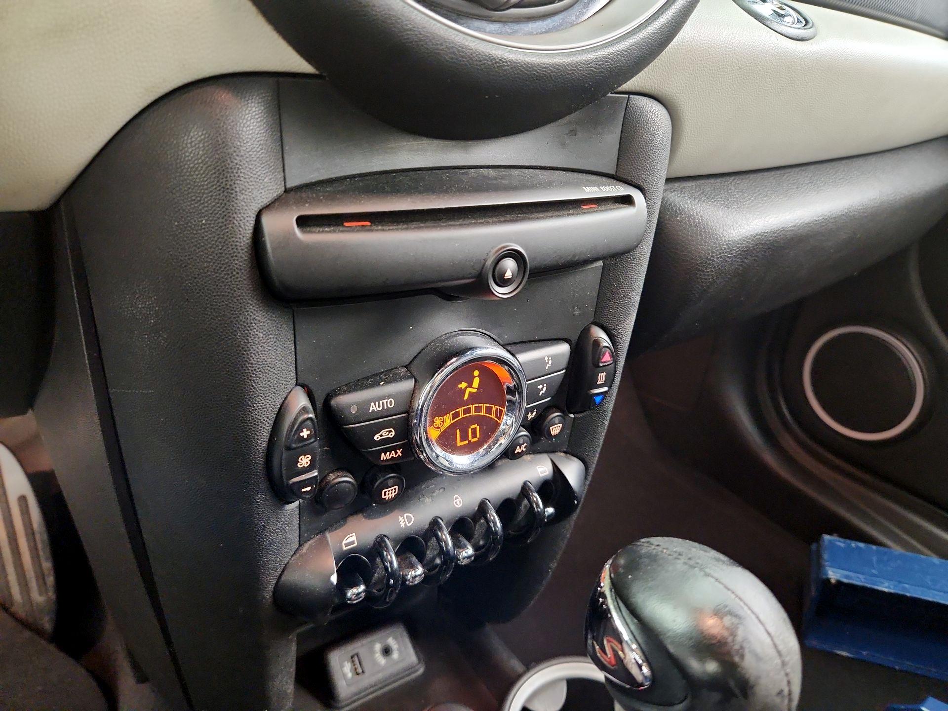 Thumbnail: 2015 MINI Cooper Roadster - 15