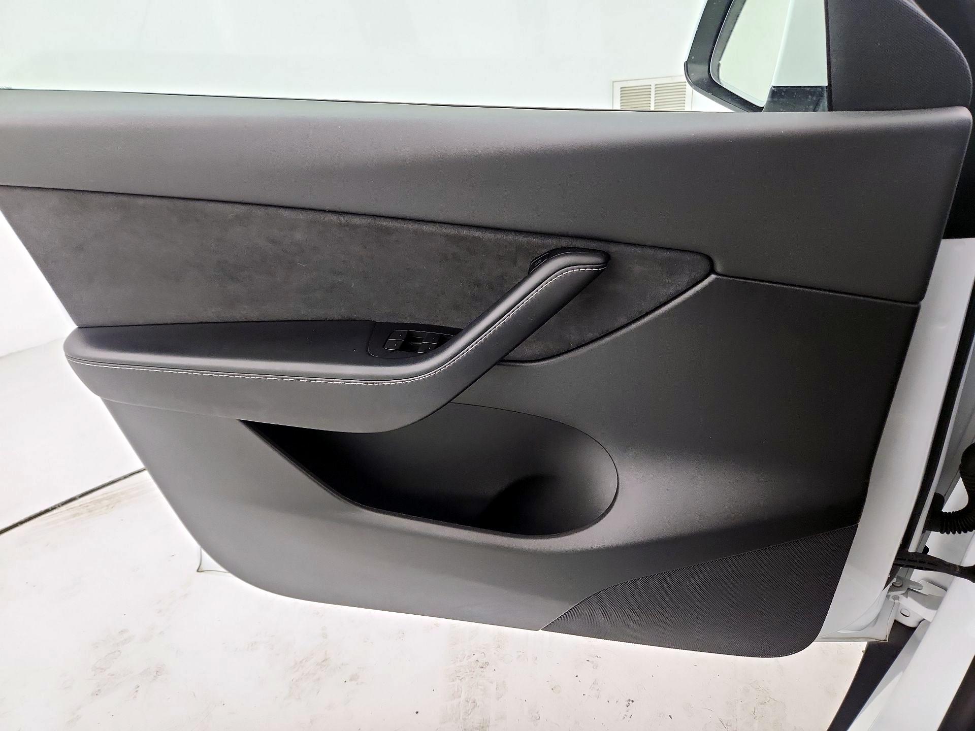 Thumbnail: 2022 Tesla Model Y - 12
