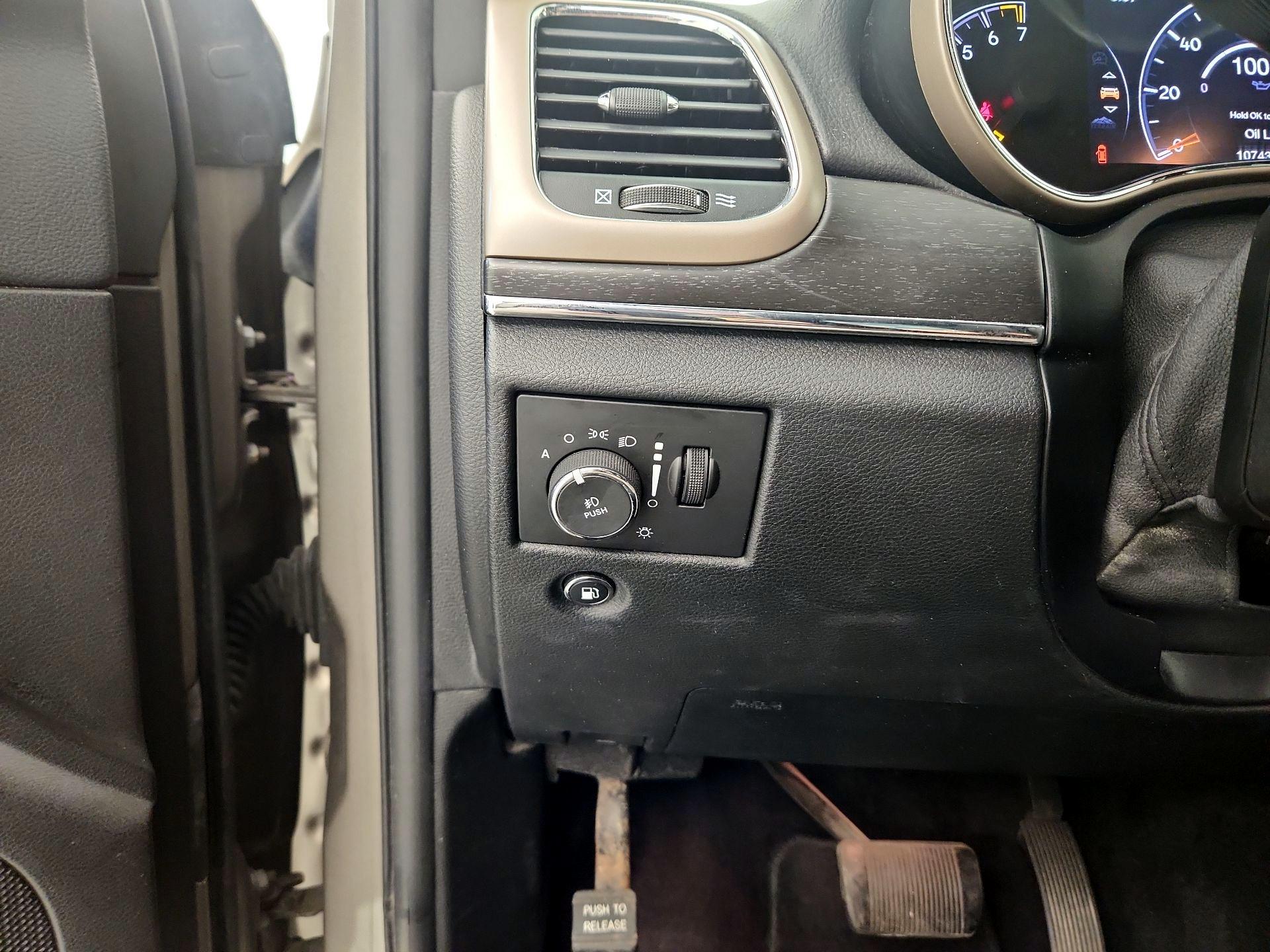 Thumbnail: 2016 Jeep Grand Cherokee - 11