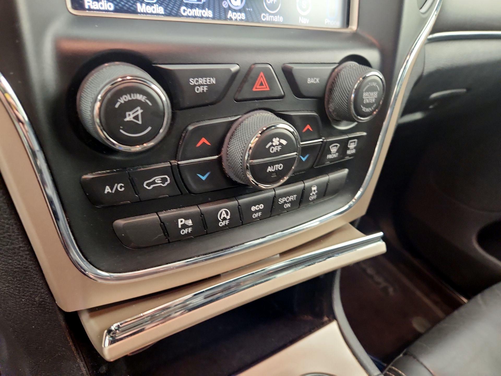 Thumbnail: 2016 Jeep Grand Cherokee - 14