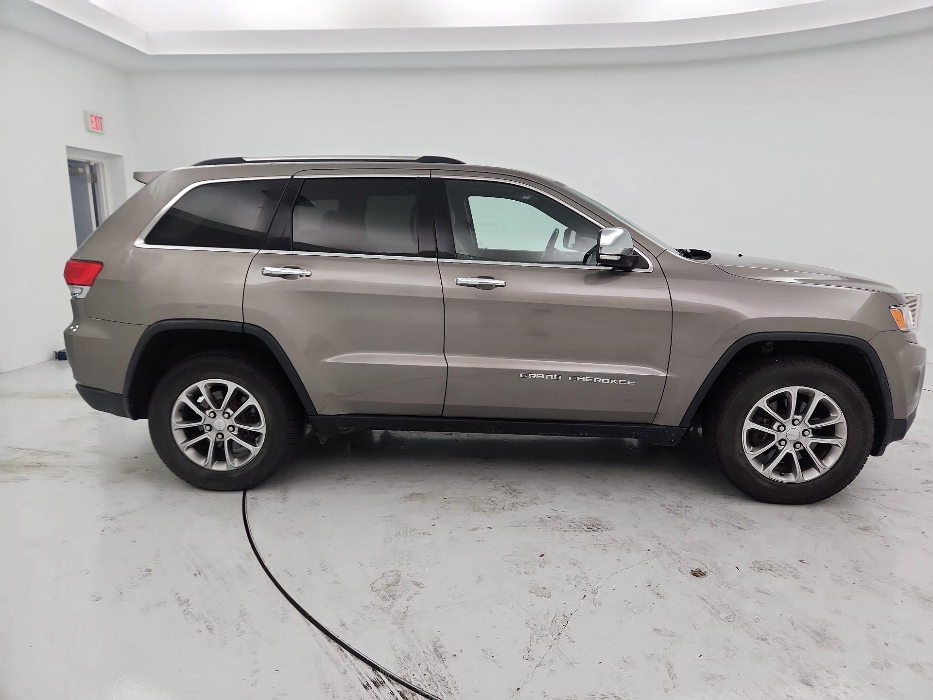 Thumbnail: 2016 Jeep Grand Cherokee - 4