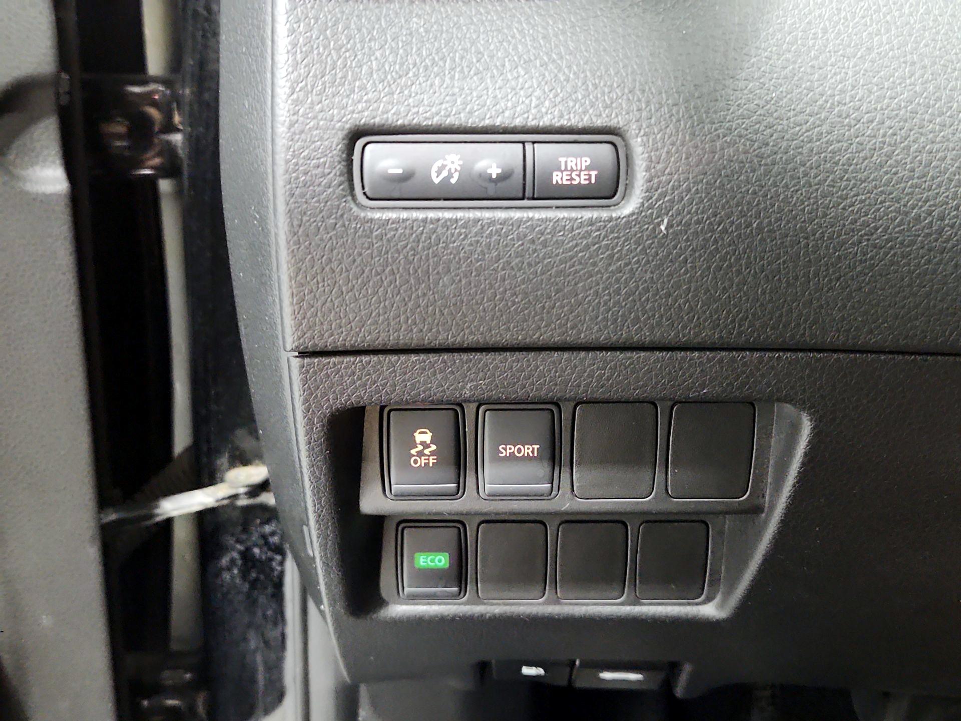 Thumbnail: 2016 Nissan Rogue - 13