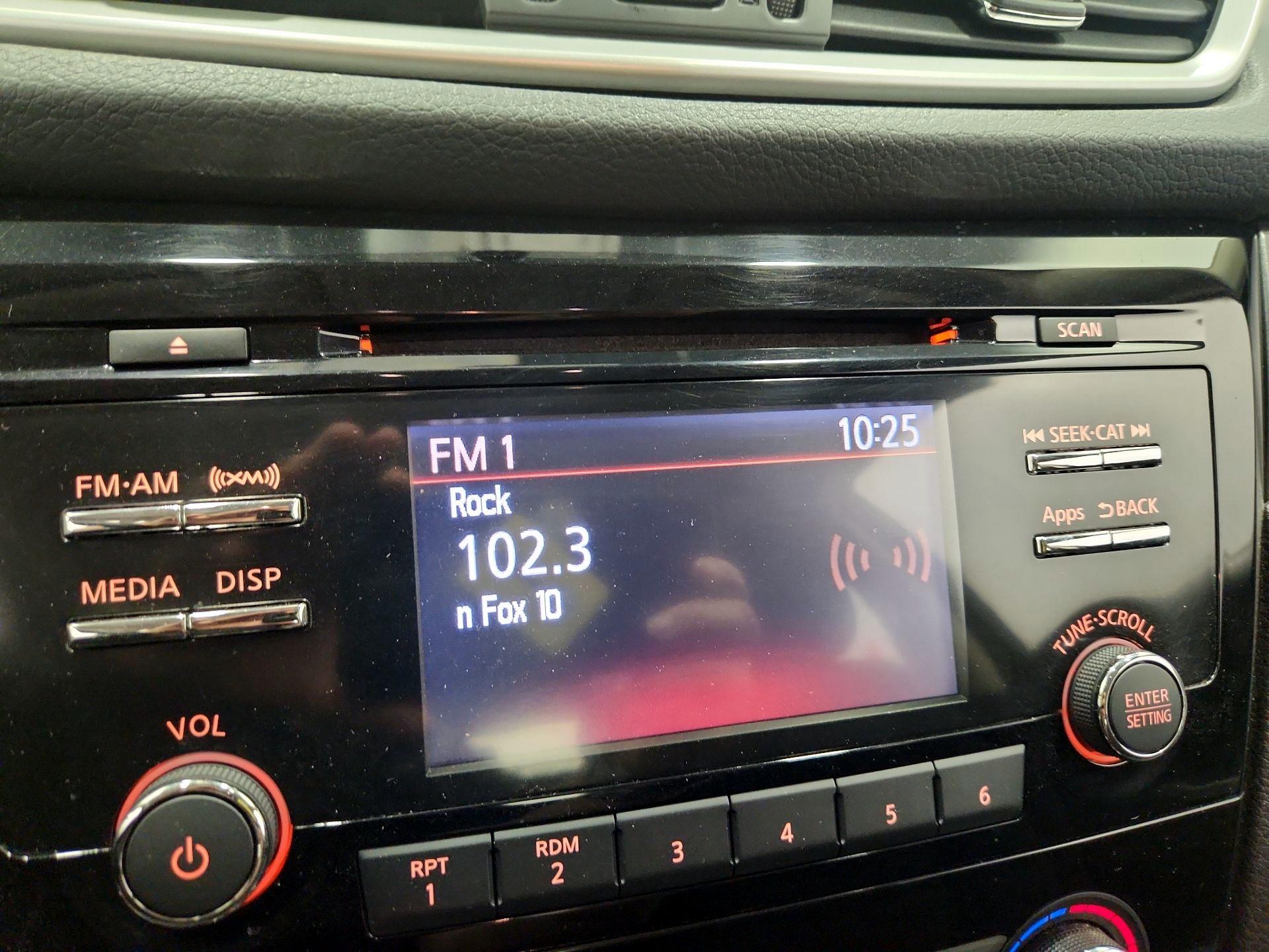 Thumbnail: 2016 Nissan Rogue - 15