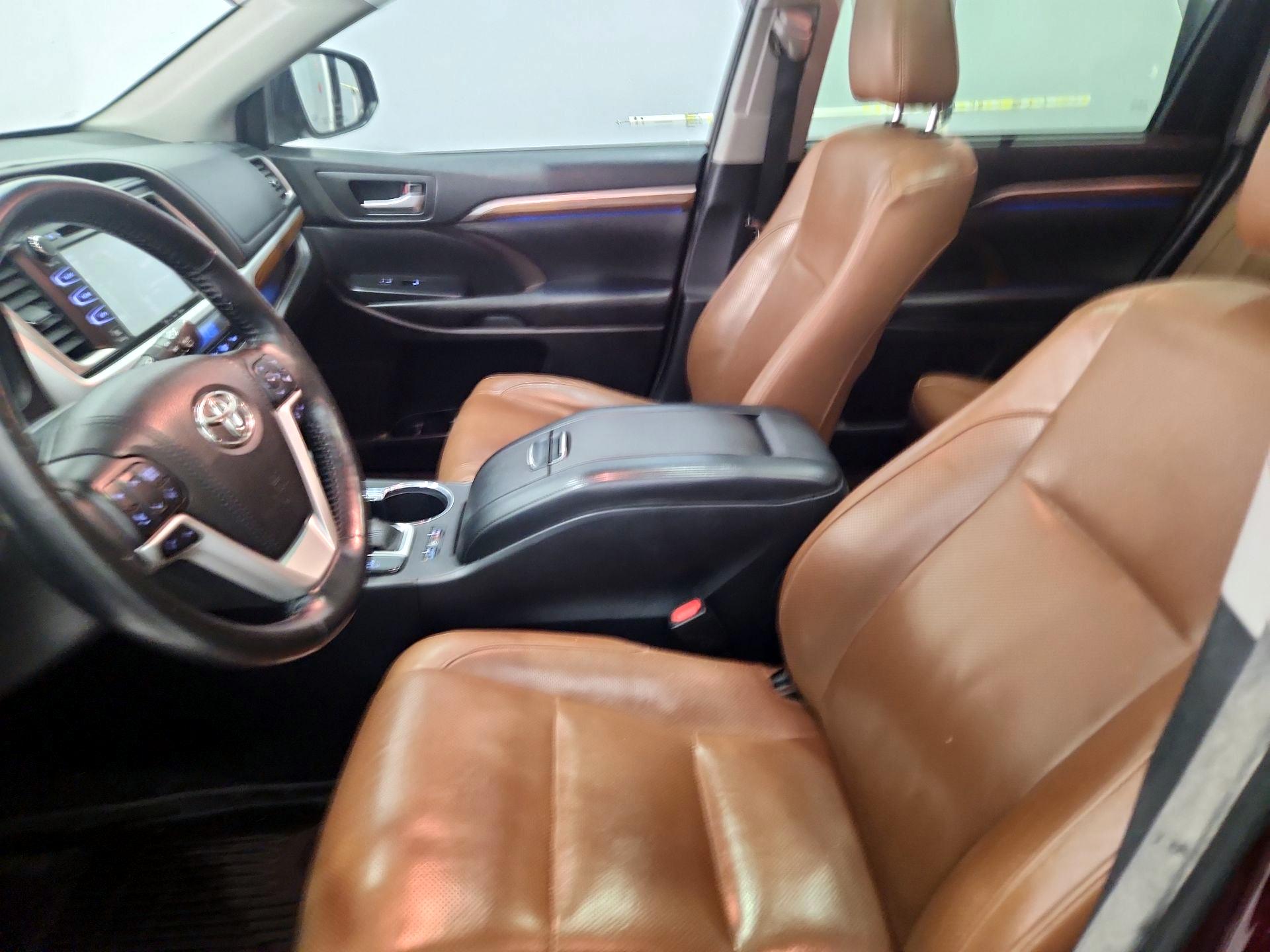 Thumbnail: 2018 Toyota Highlander - 11