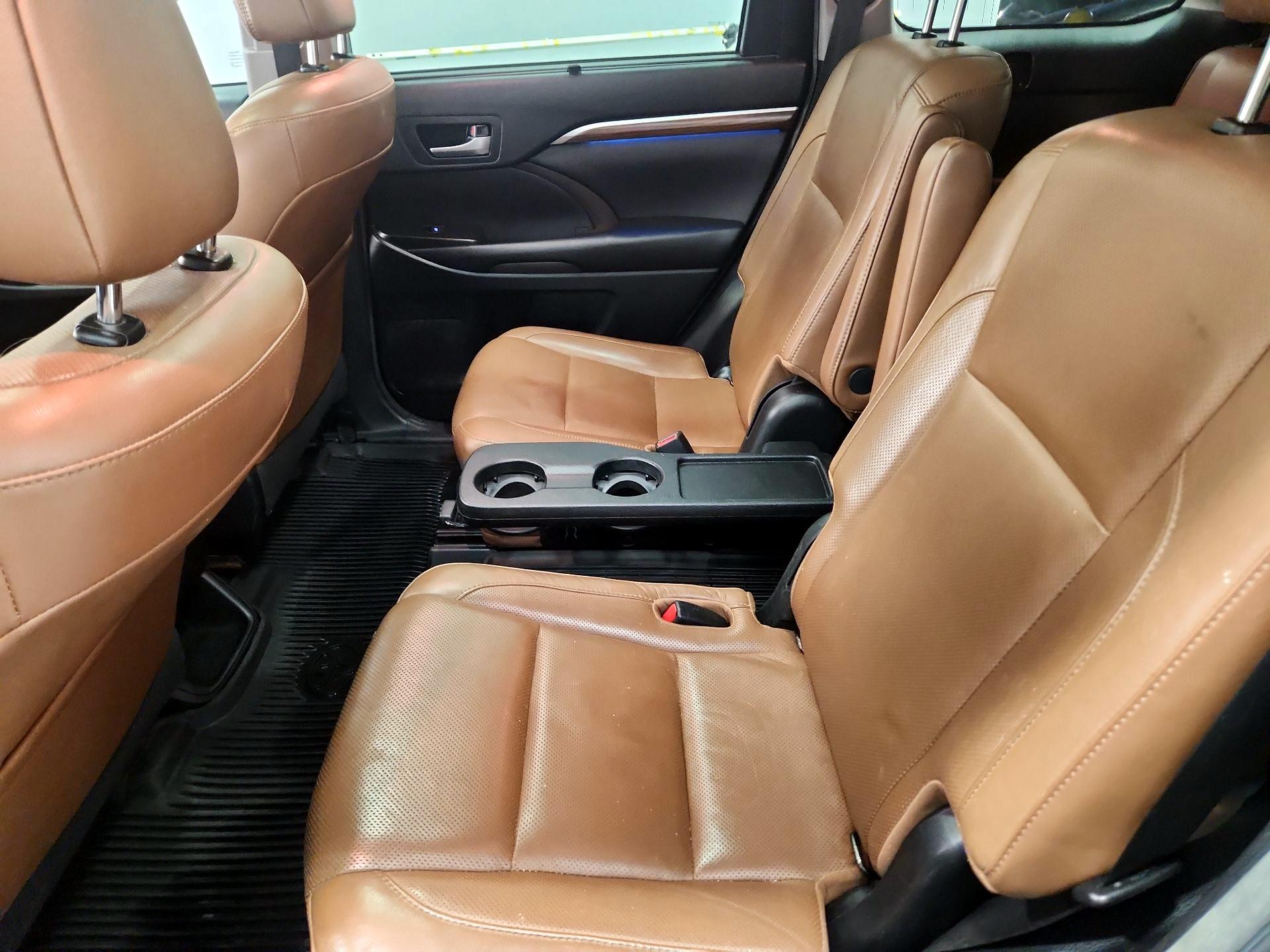 Thumbnail: 2018 Toyota Highlander - 20