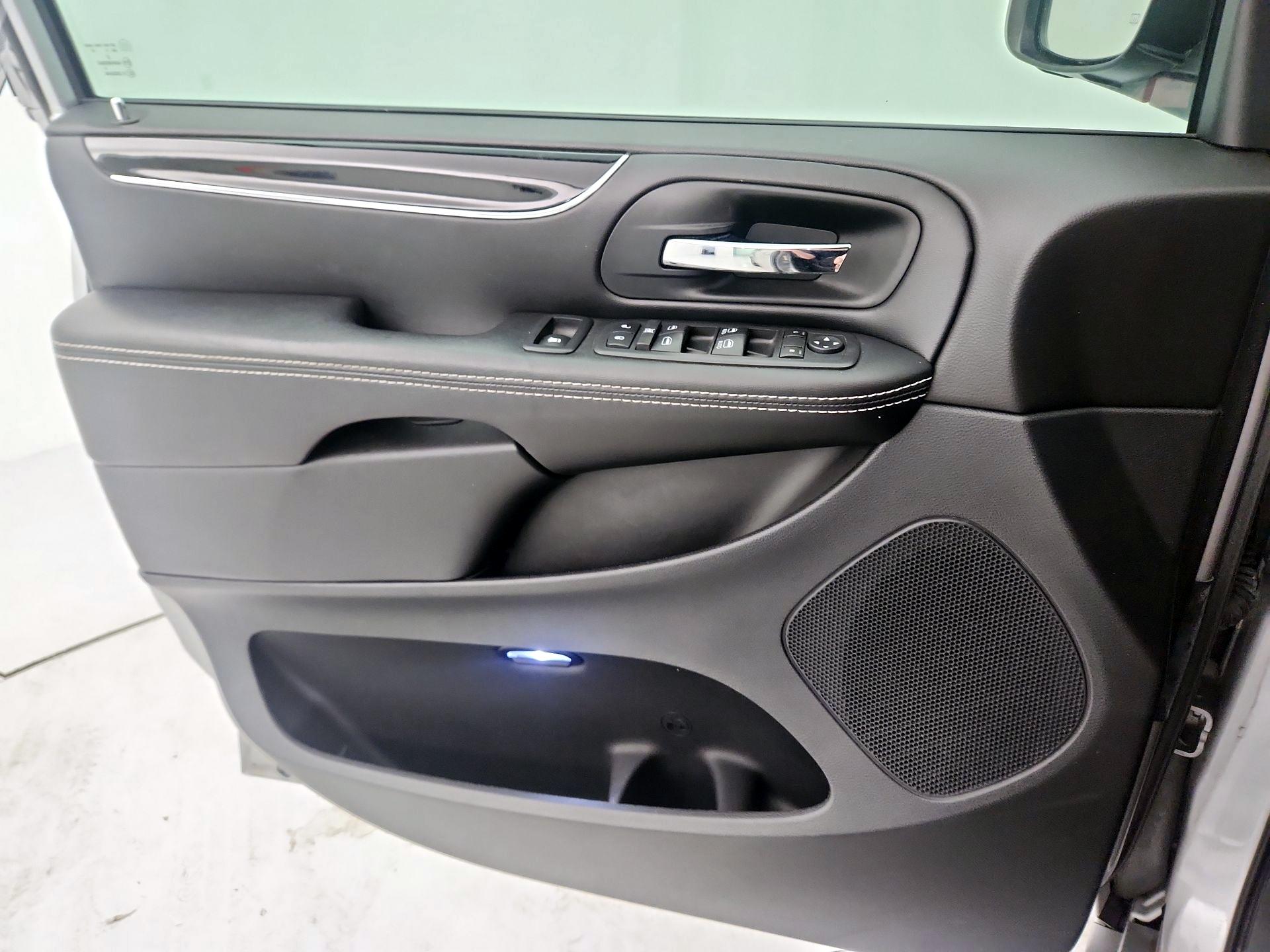 Thumbnail: 2019 Dodge Grand Caravan - 10