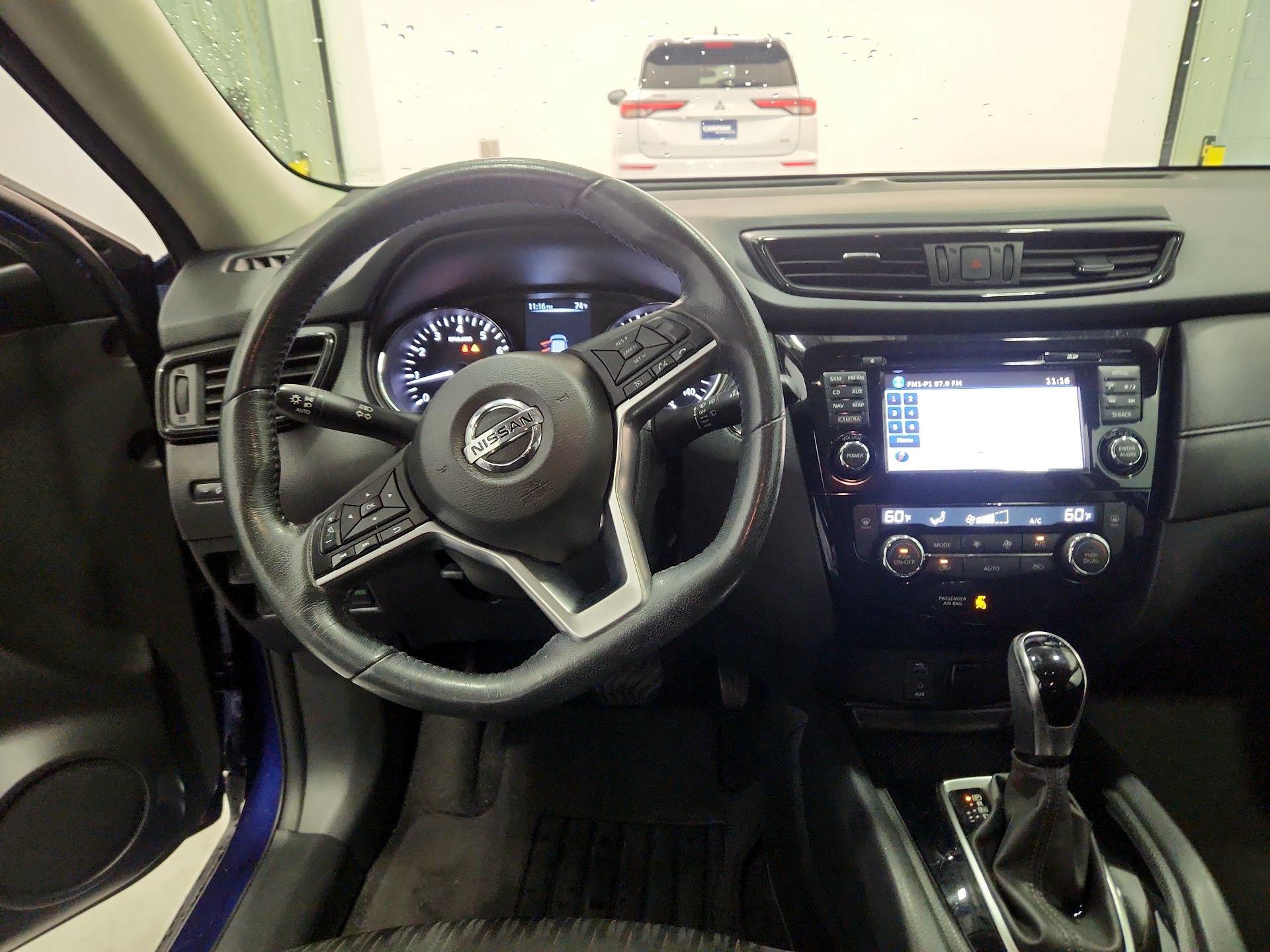 Thumbnail: 2017 Nissan Rogue - 9