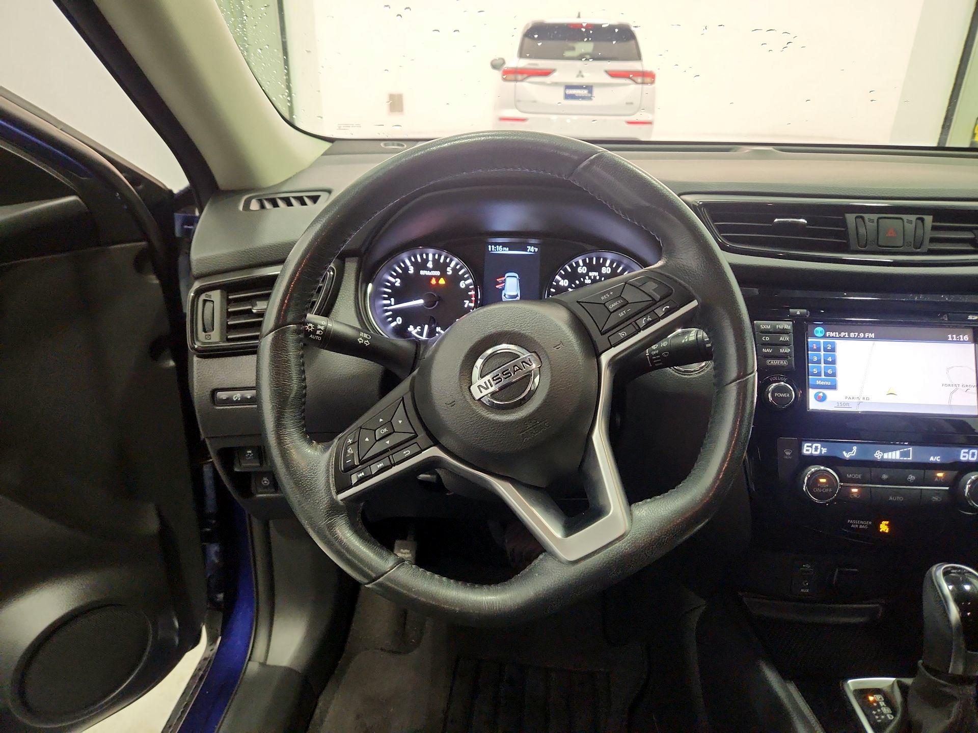 Thumbnail: 2017 Nissan Rogue - 10