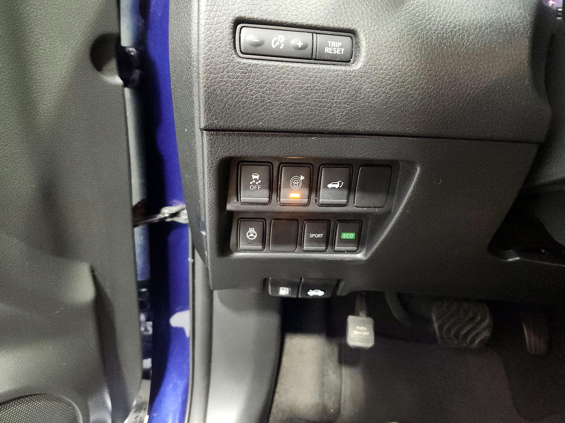 Thumbnail: 2017 Nissan Rogue - 13