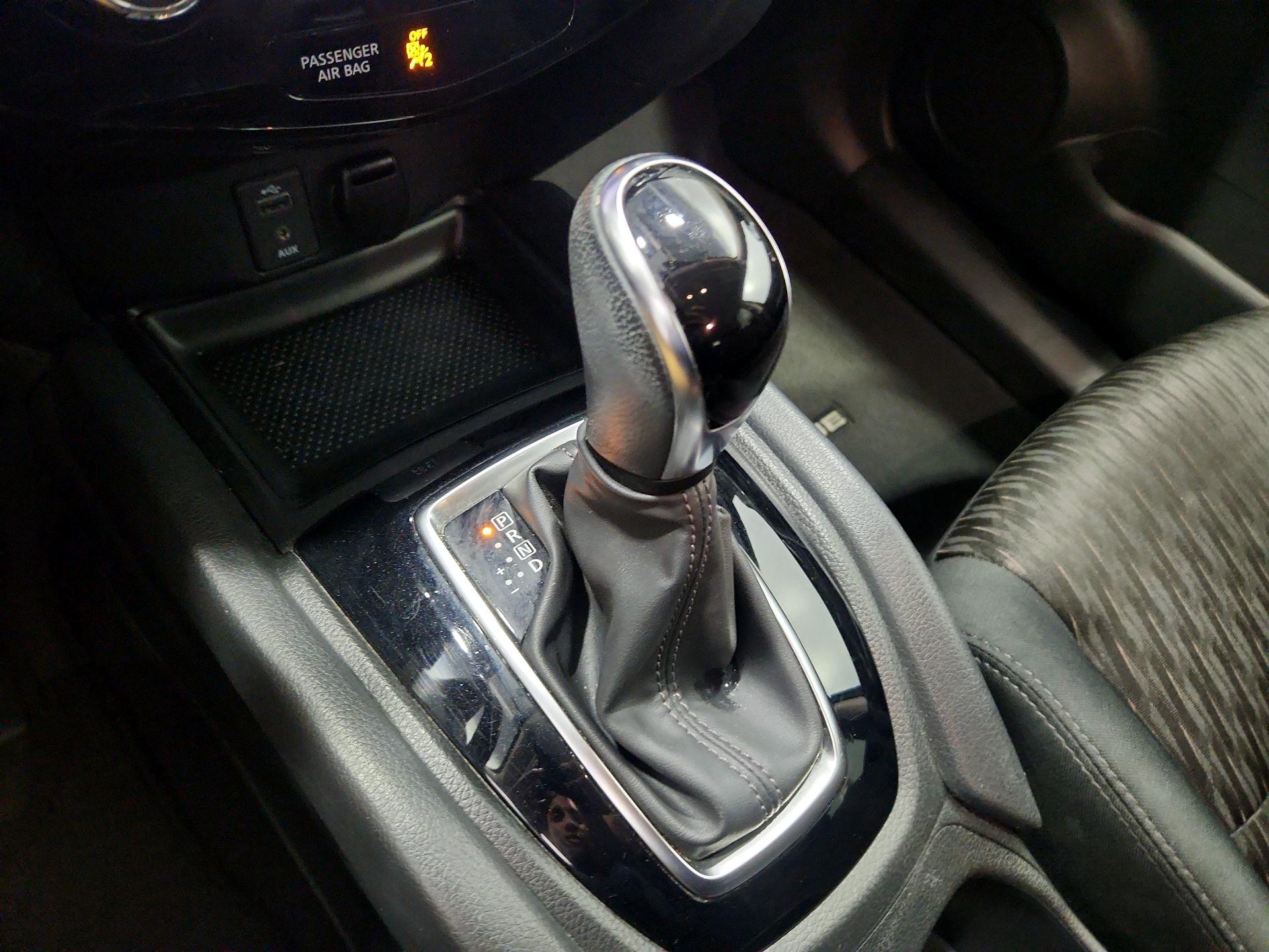 Thumbnail: 2017 Nissan Rogue - 17