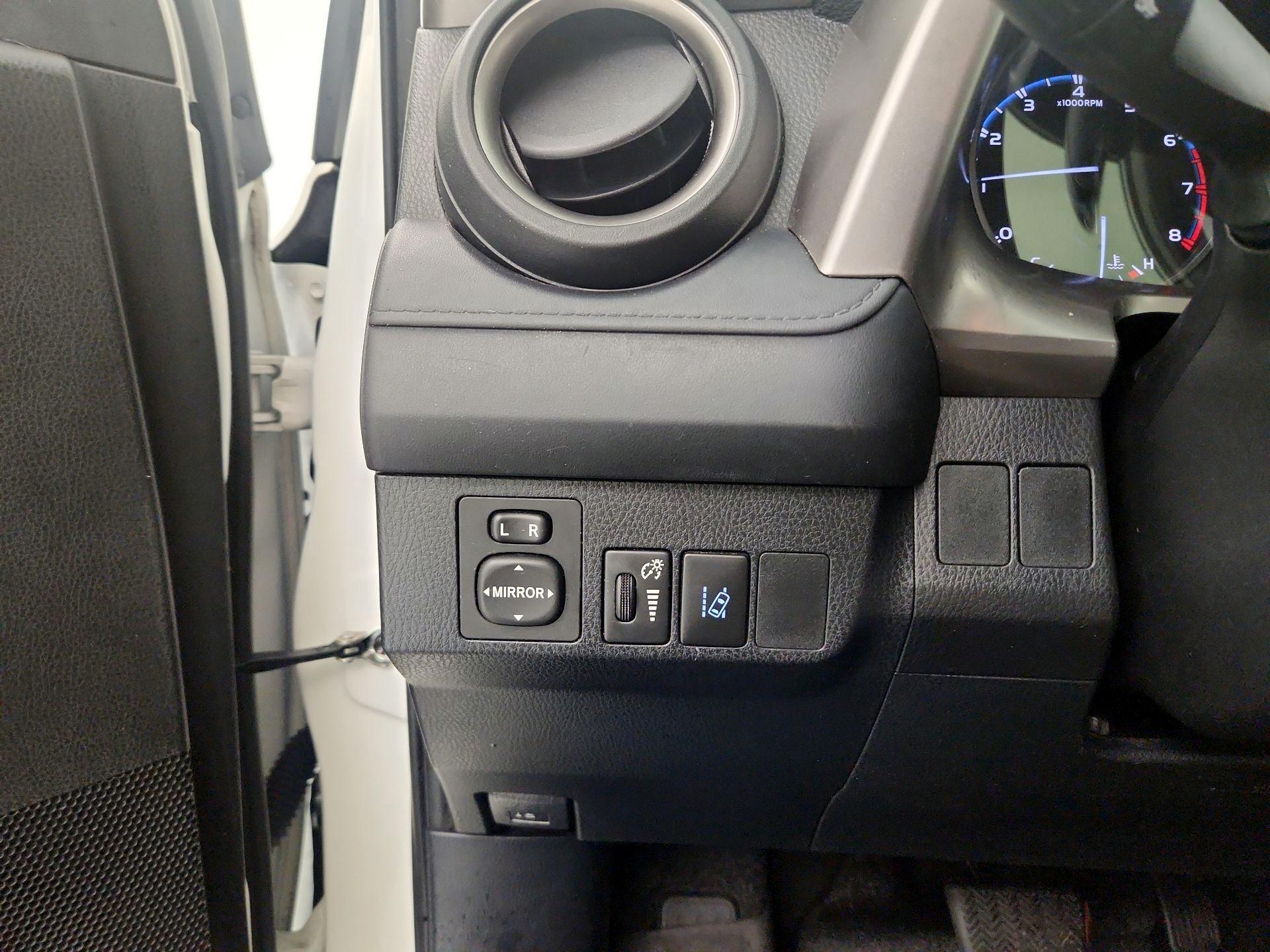 Thumbnail: 2018 Toyota RAV4 - 11