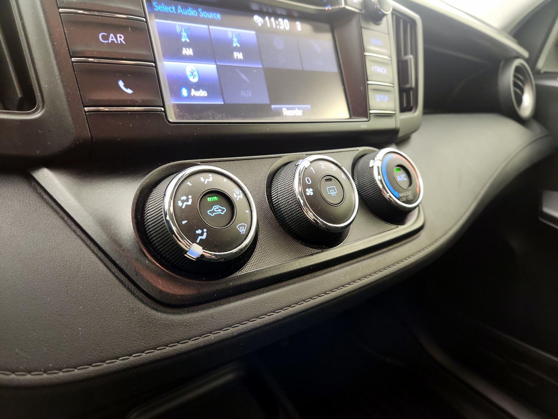 Thumbnail: 2018 Toyota RAV4 - 14