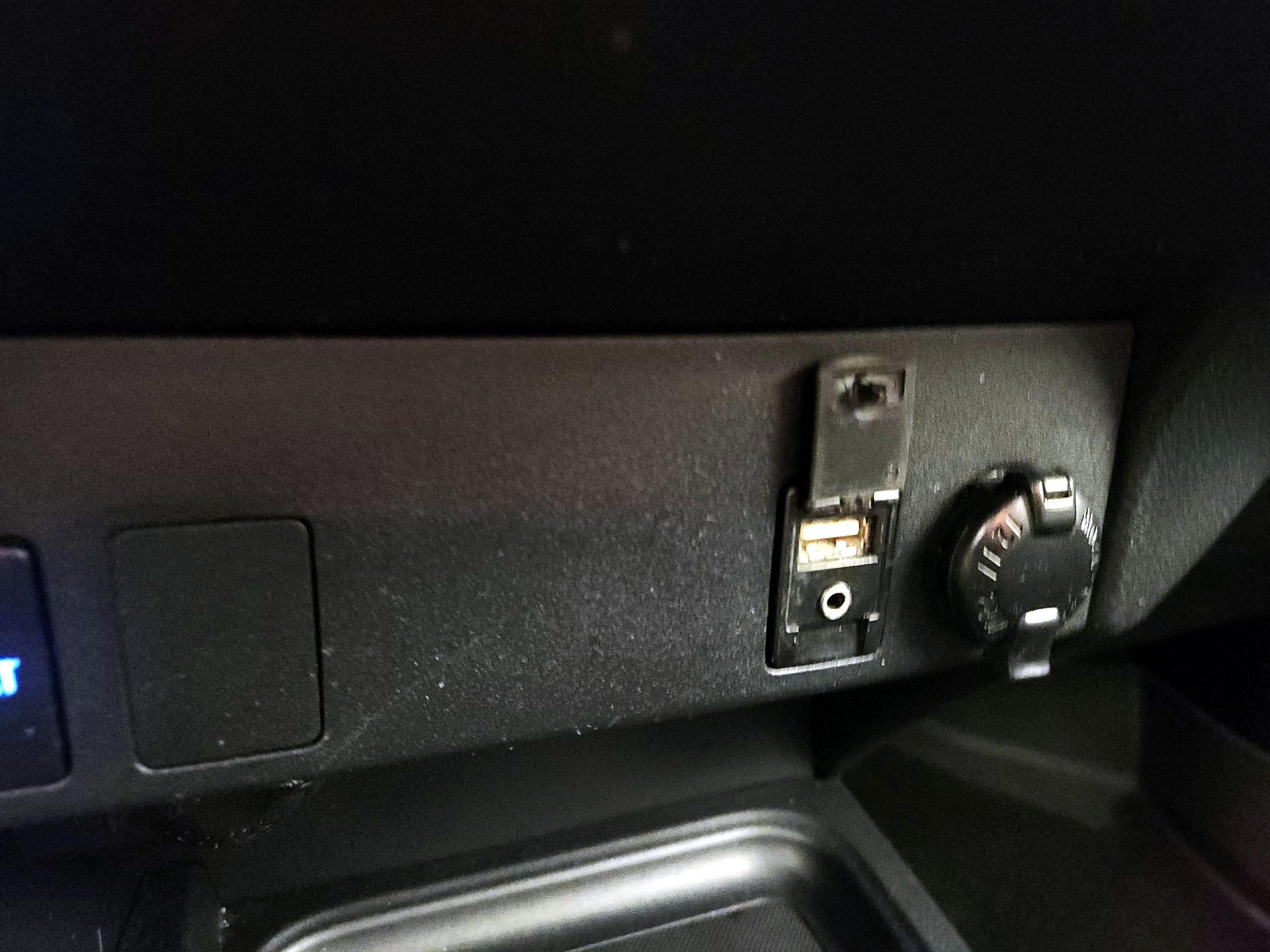 Thumbnail: 2018 Toyota RAV4 - 16