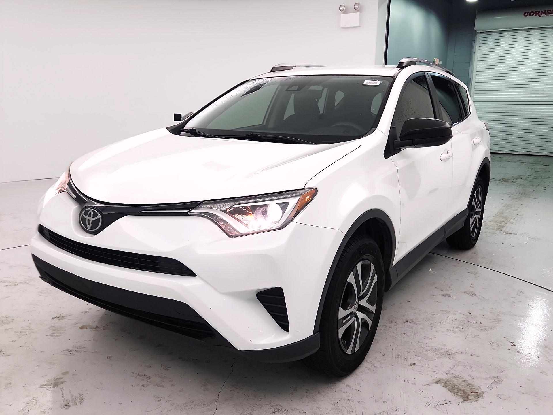 Thumbnail: 2018 Toyota RAV4 - 3
