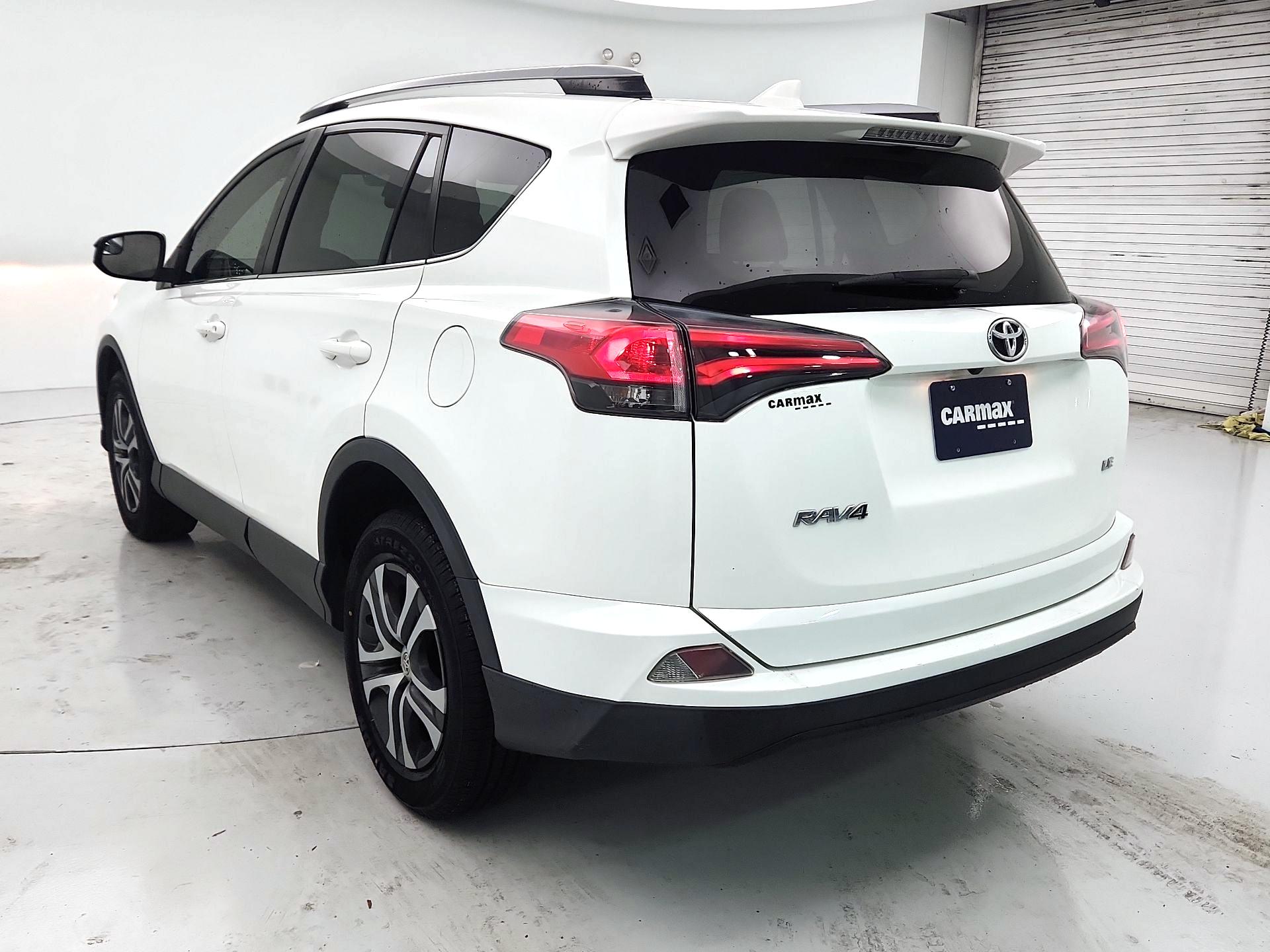 Thumbnail: 2018 Toyota RAV4 - 7