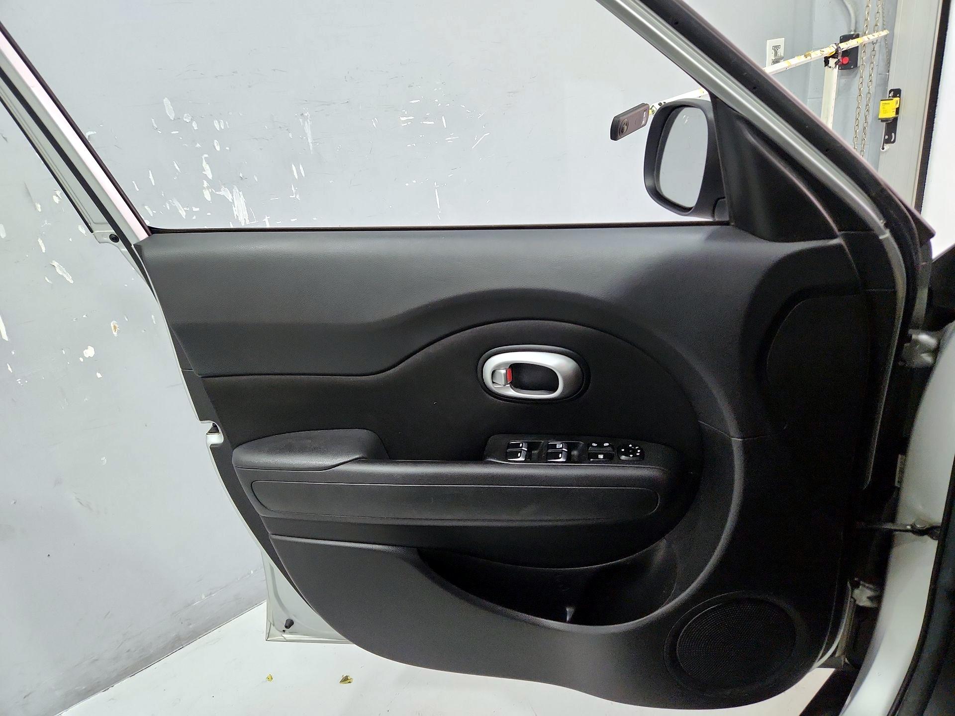 Thumbnail: 2017 Kia Soul - 12