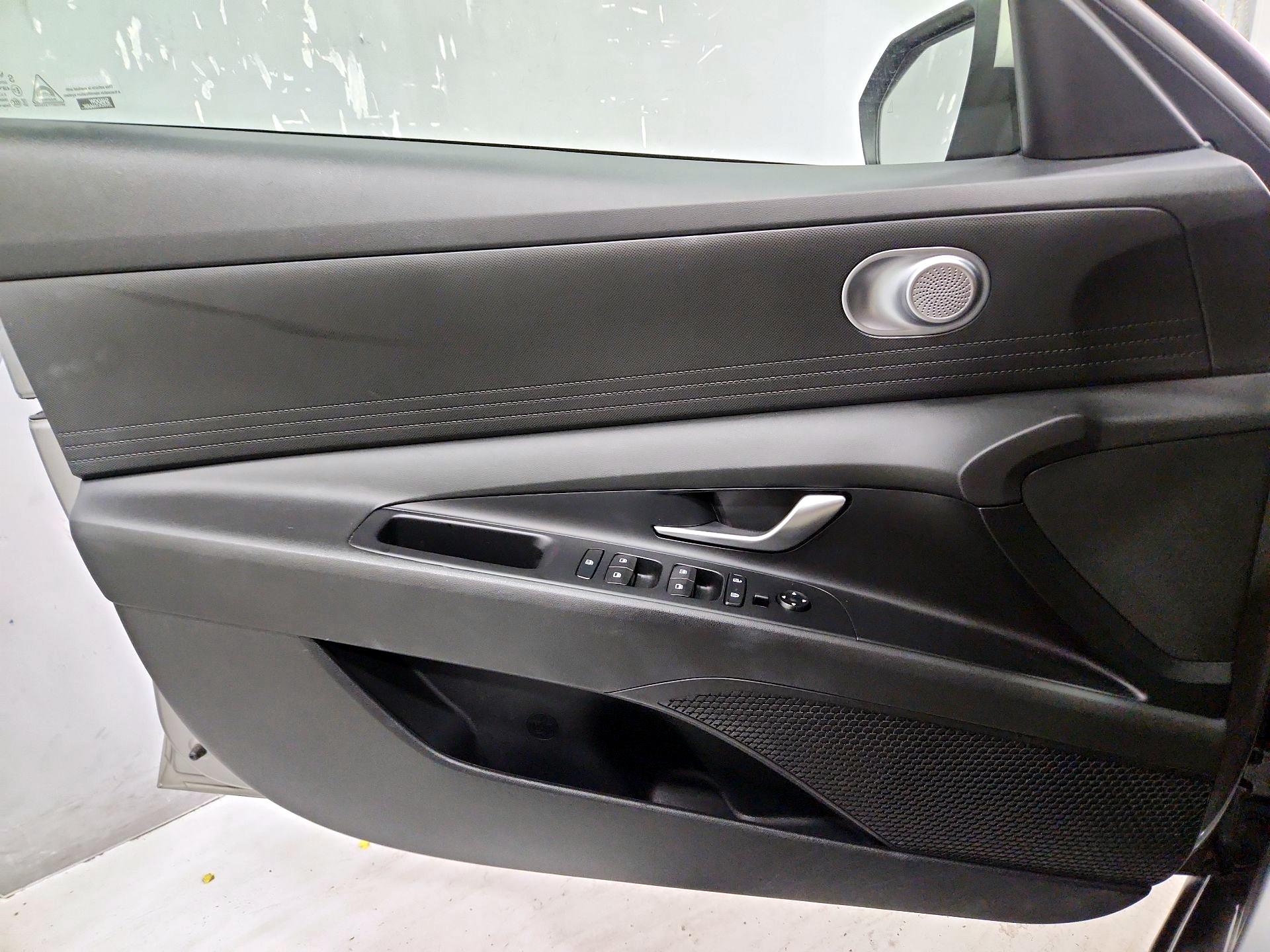 Thumbnail: 2023 Hyundai Elantra - 12