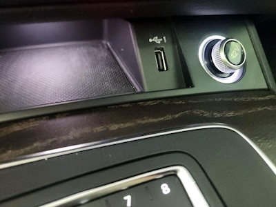 USB/AUX Ports
