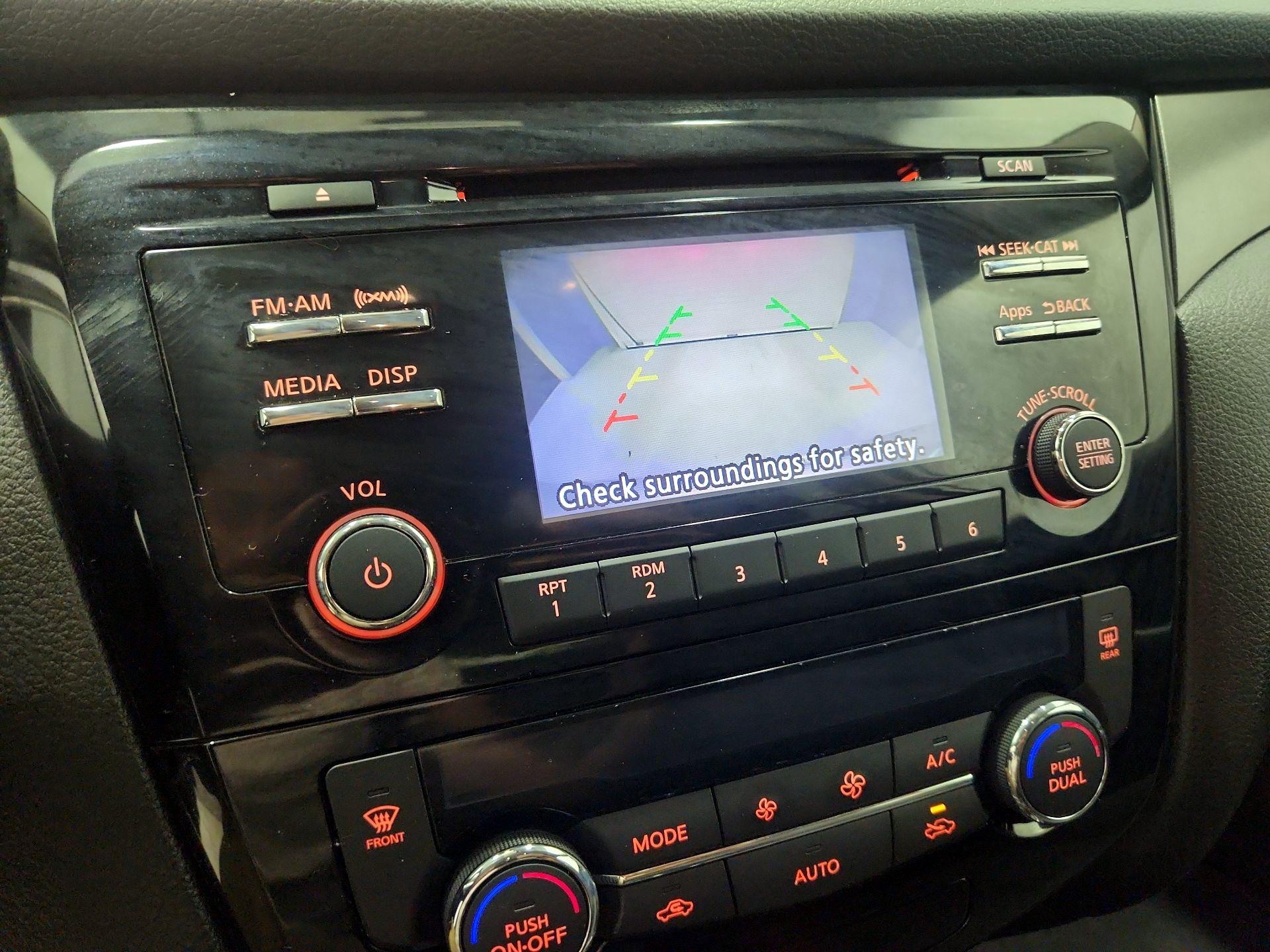 Thumbnail: 2016 Nissan Rogue - 14