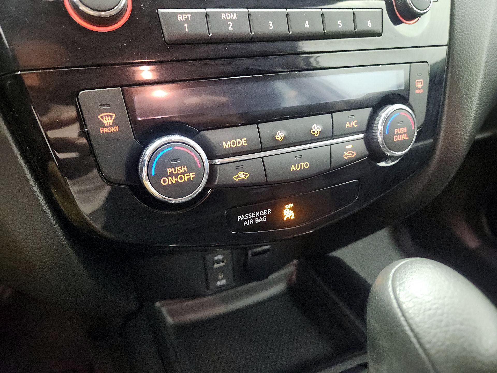 Thumbnail: 2016 Nissan Rogue - 16