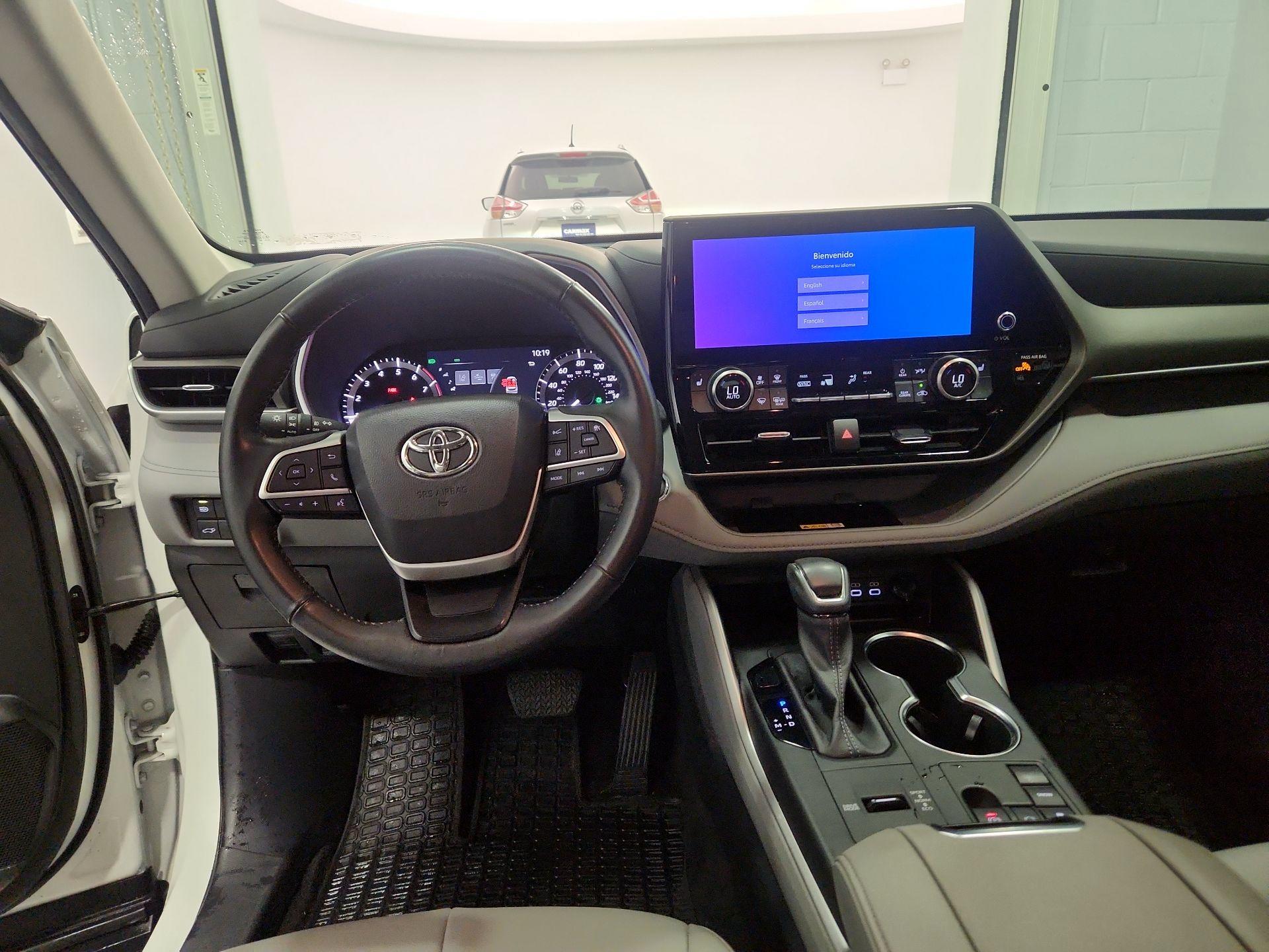 Thumbnail: 2023 Toyota Highlander - 9