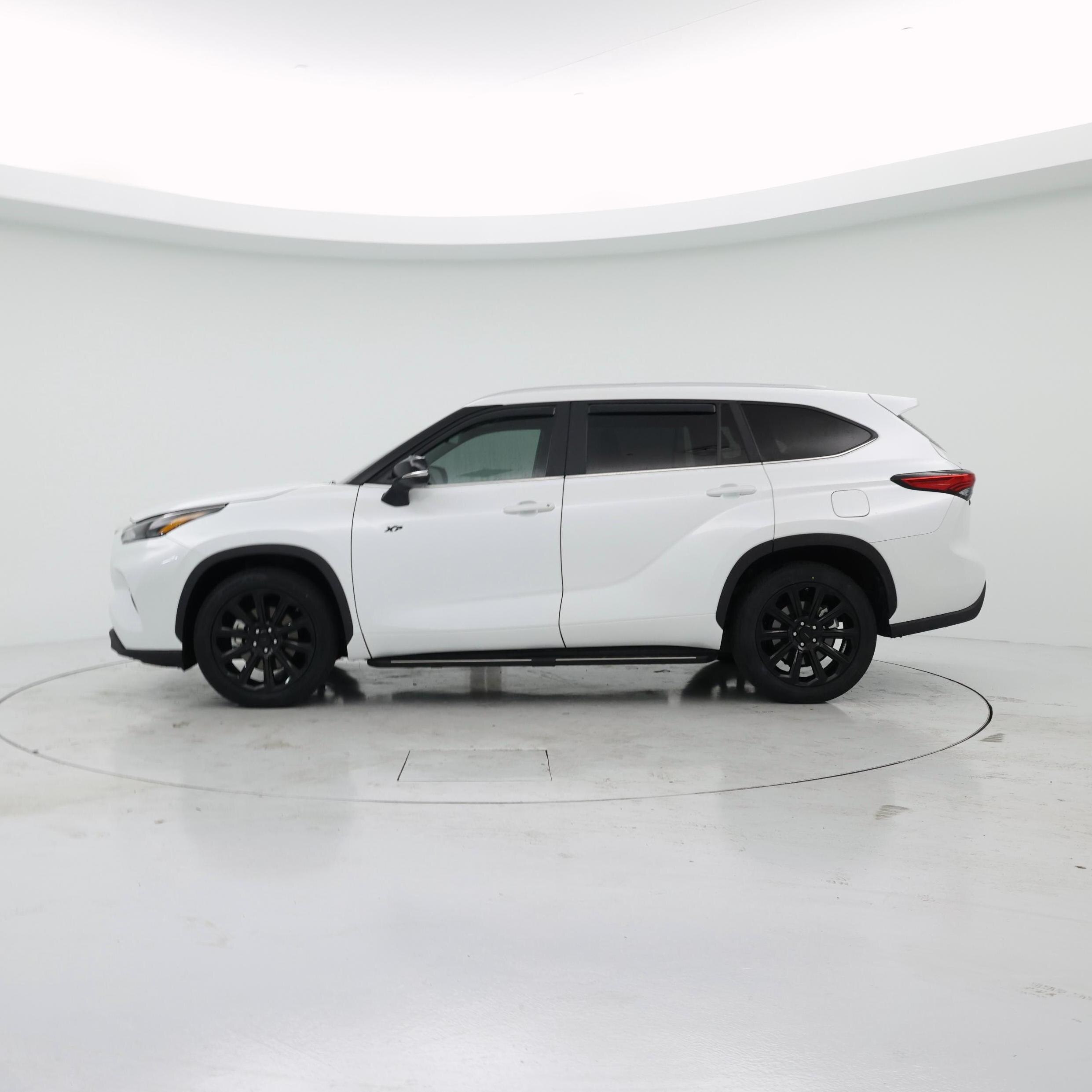 Thumbnail: 2023 Toyota Highlander - 3