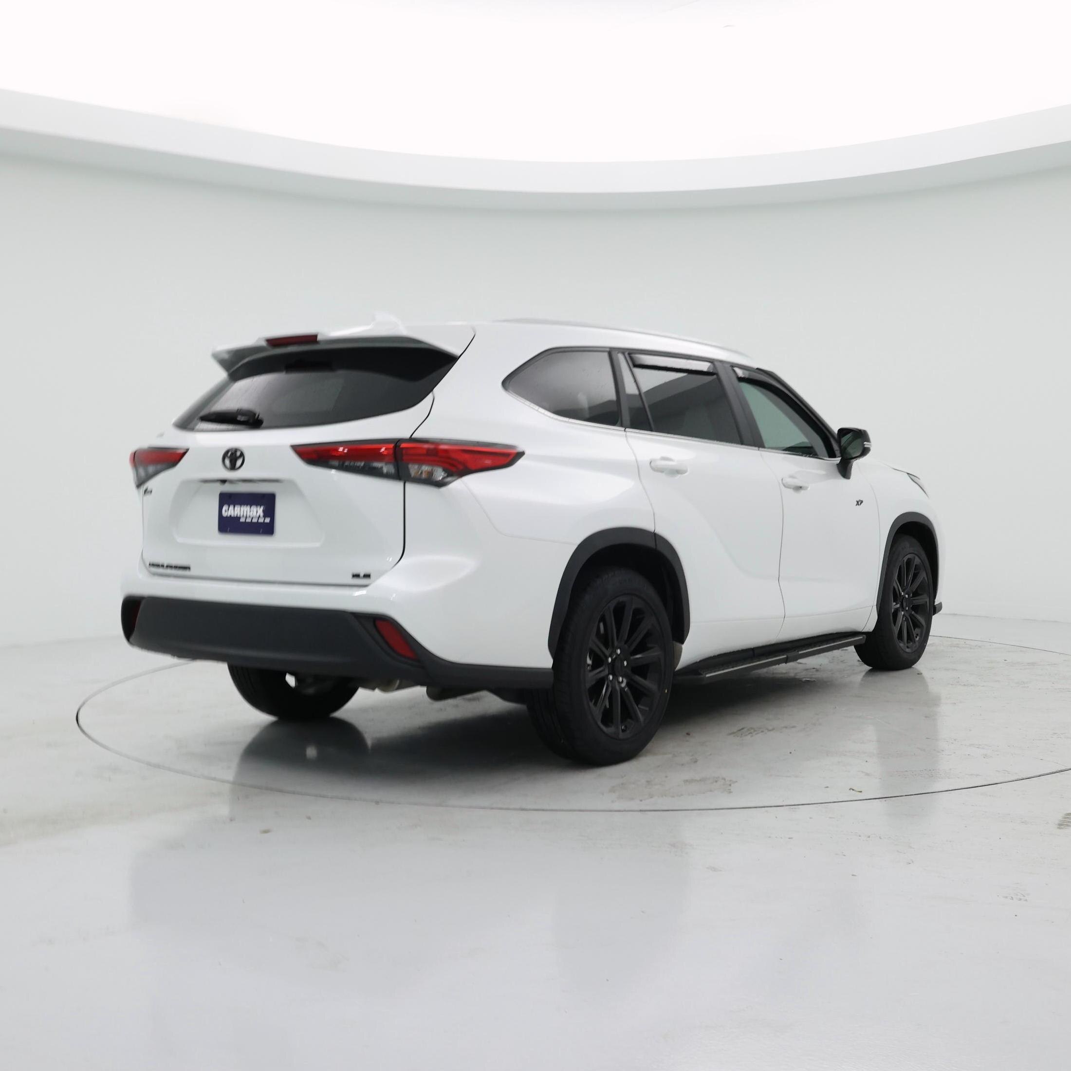 Thumbnail: 2023 Toyota Highlander - 8