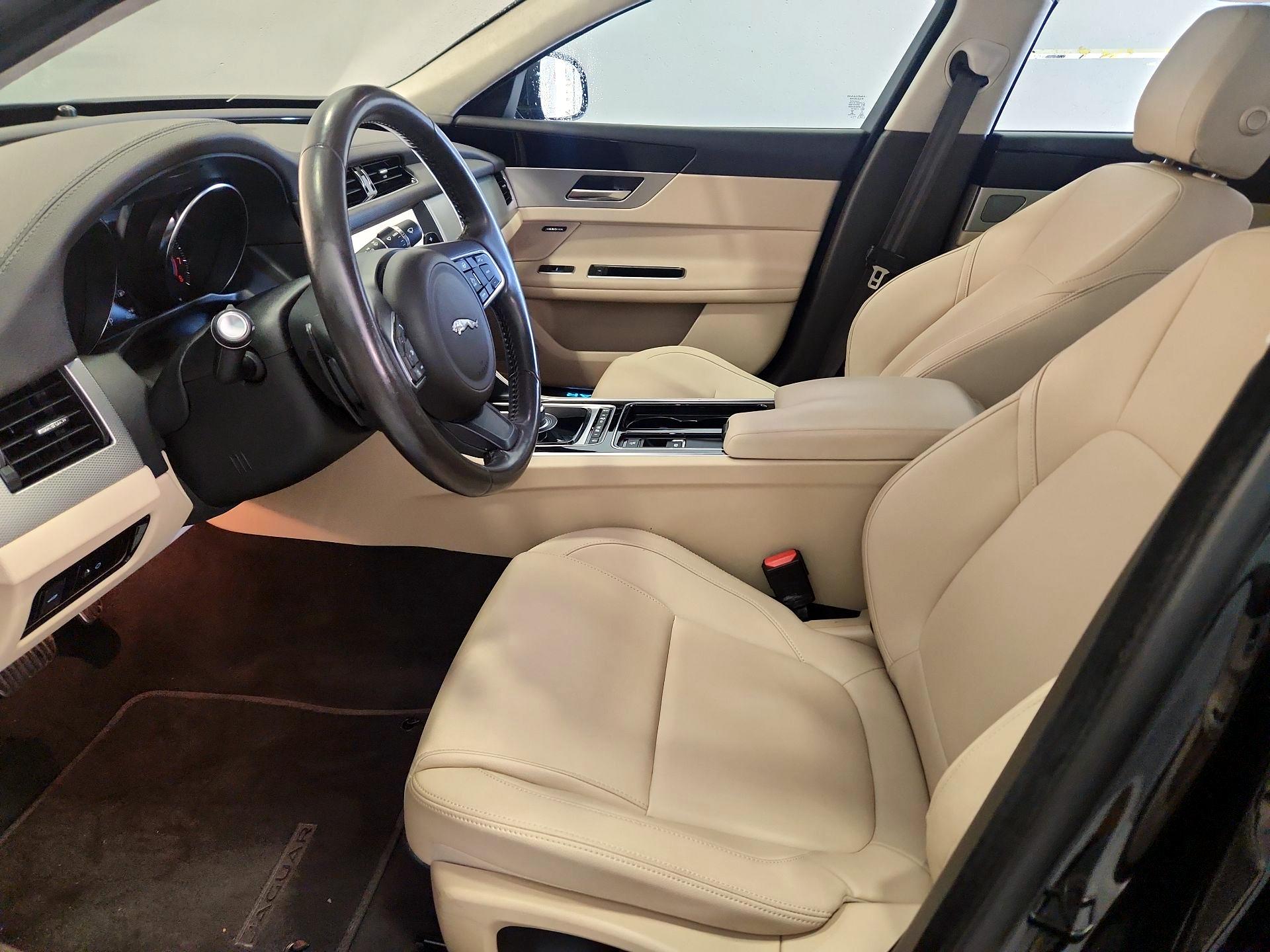 Thumbnail: 2020 Jaguar XF - 11